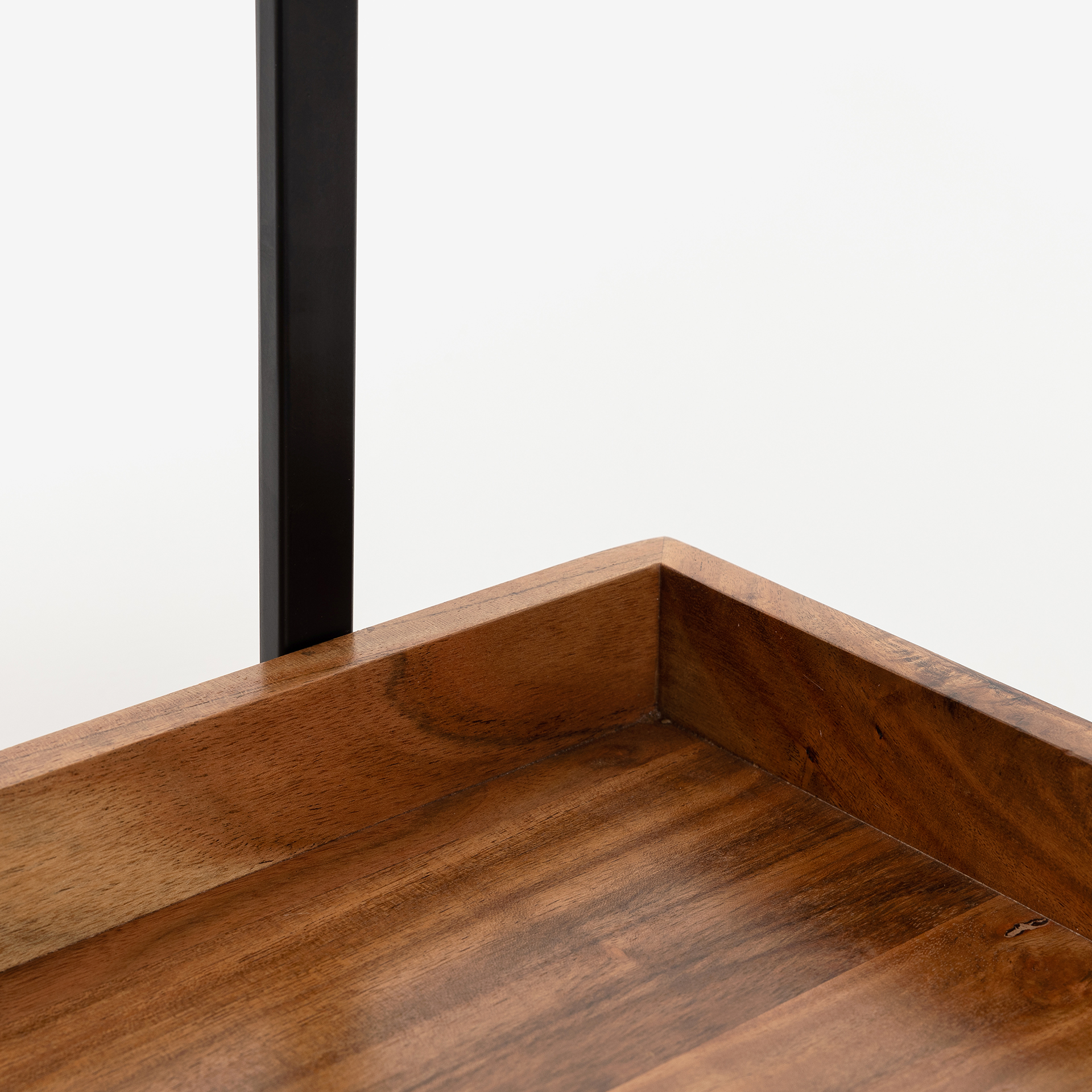 Camarera de madera de acacia y metal negro Jal 68x33x71cm