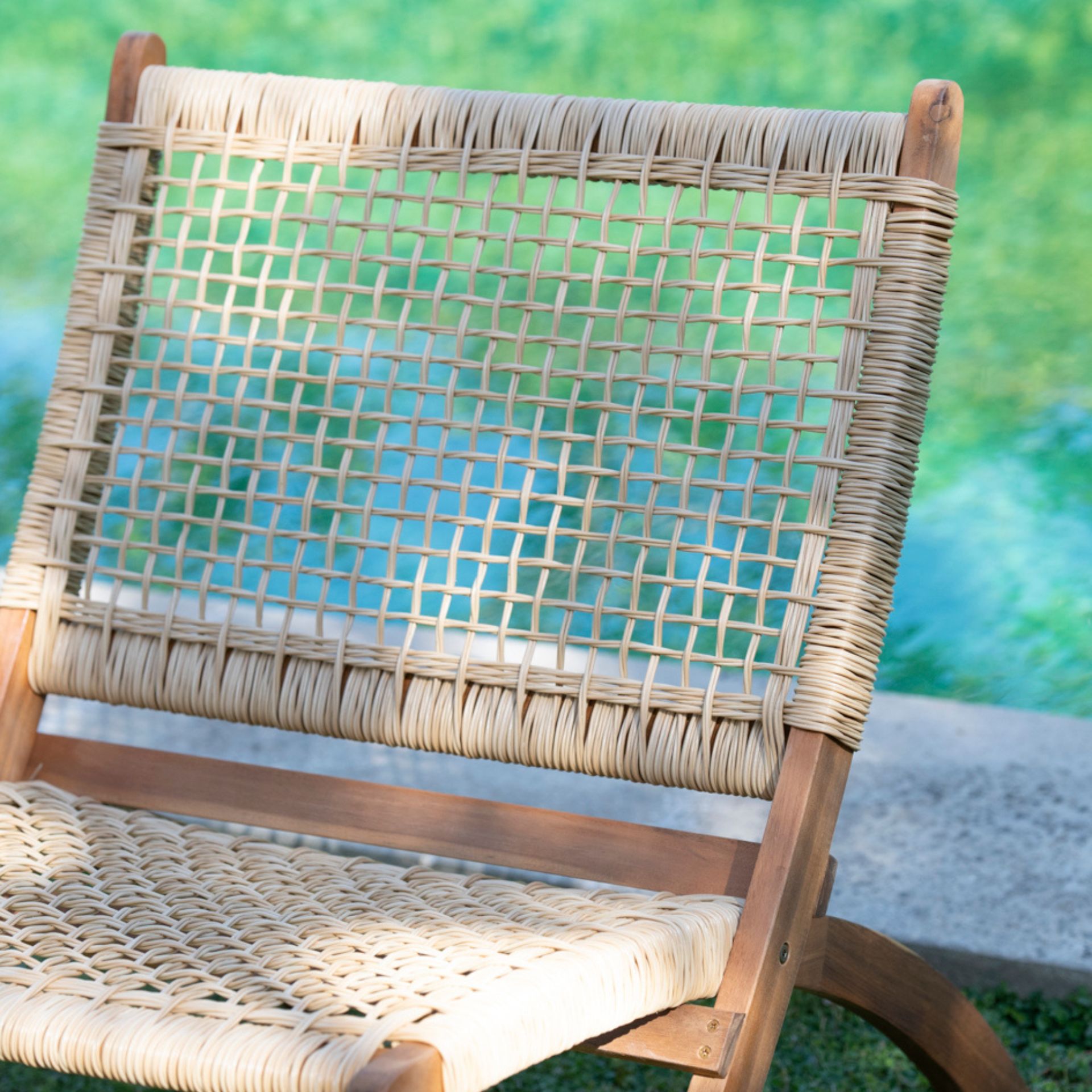 Butaca plegable de madera de acacia y ratán Amira 62x24x100cm