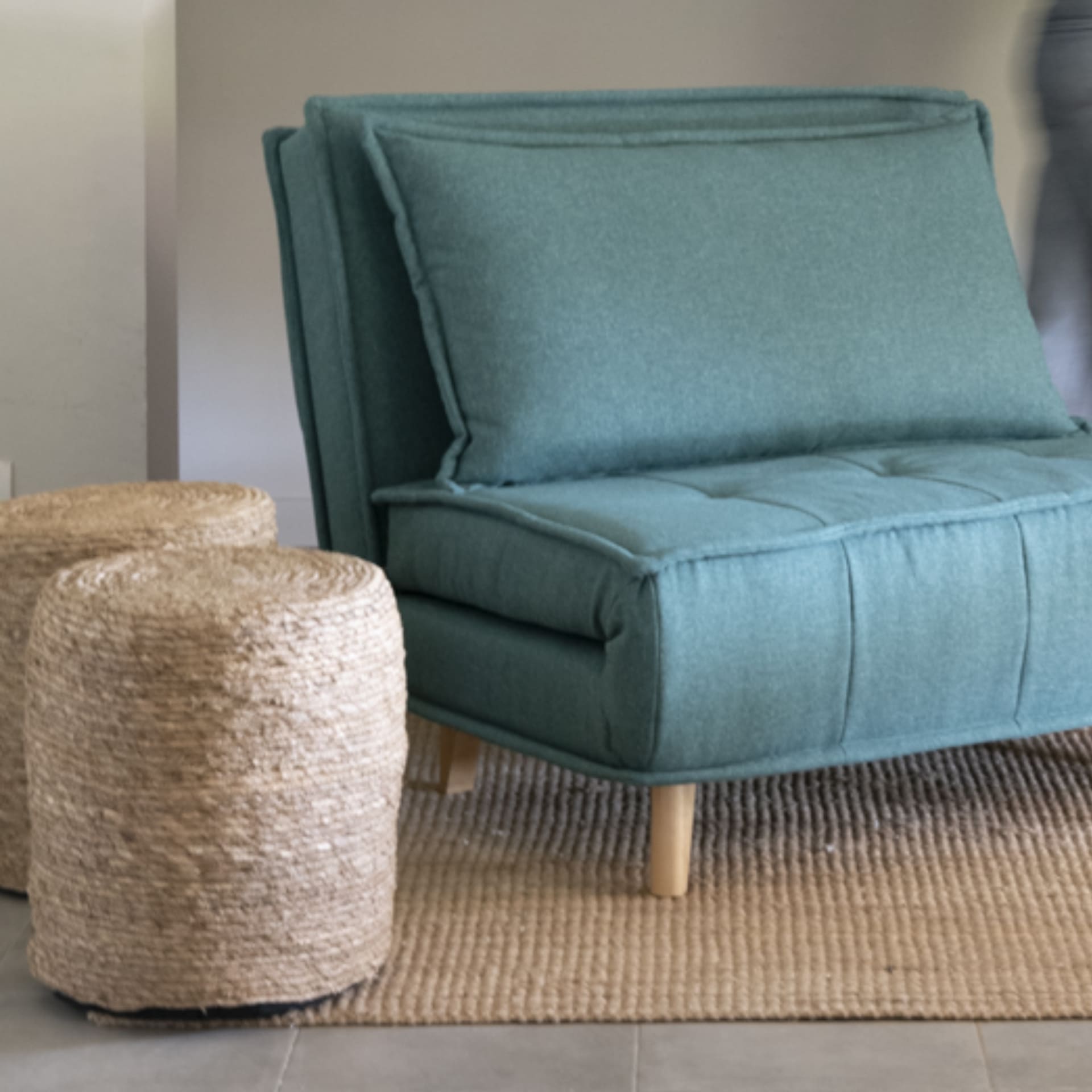 Puf de junco marr&oacute;n Adie &Oslash;34x42cm