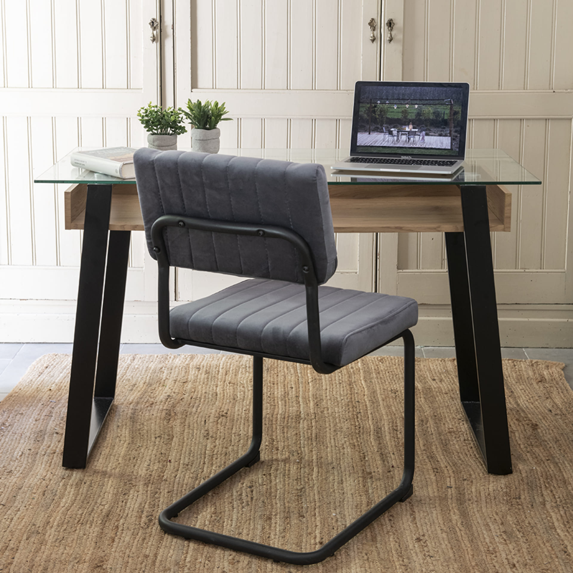 Escritorio de cristal y madera con base de metal Olav 120x60x75cm