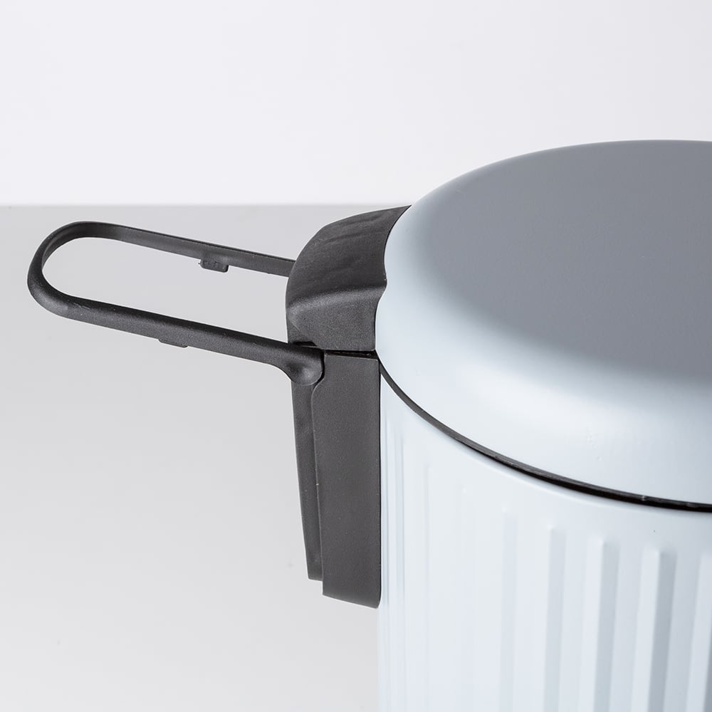 Cubo de basura para ba&ntilde;o dispoible en 4 colores 3L &Oslash;17x35cm