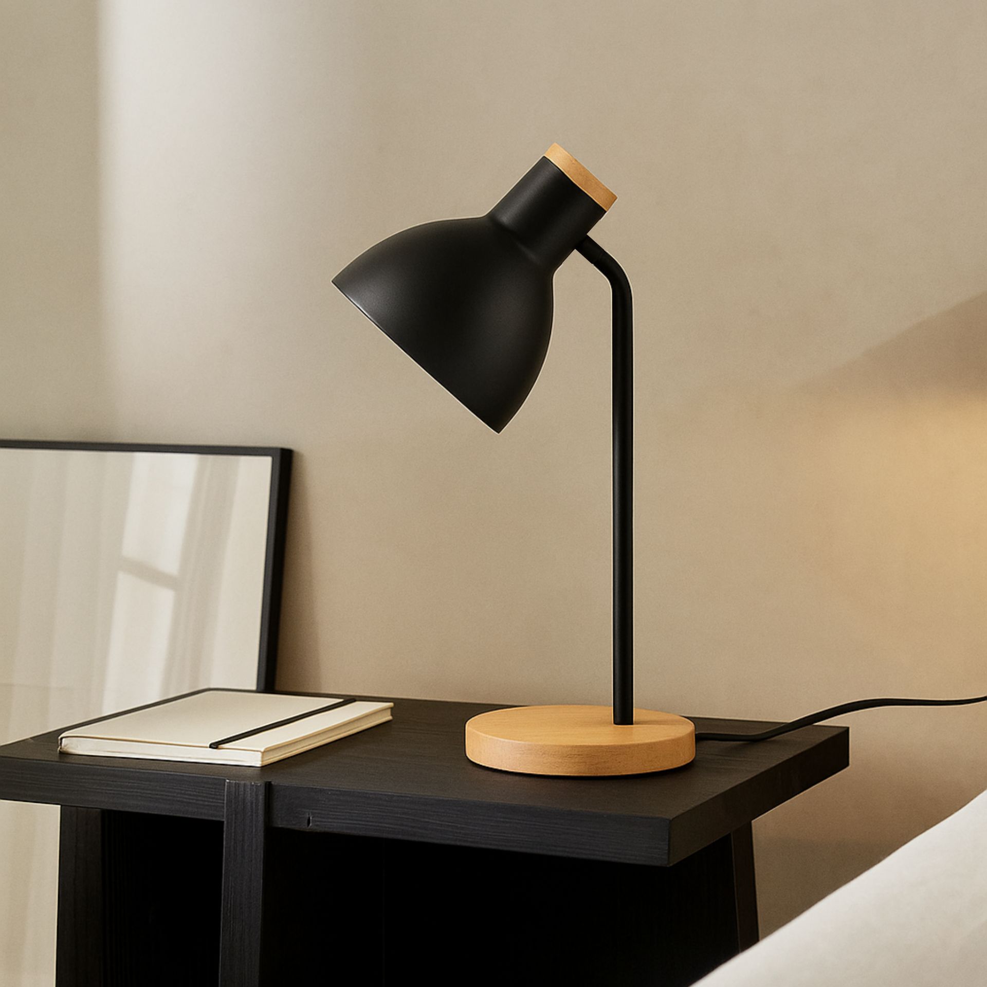 L&aacute;mpara de mesa negra de metal y madera Flexo &Oslash;14x36cm