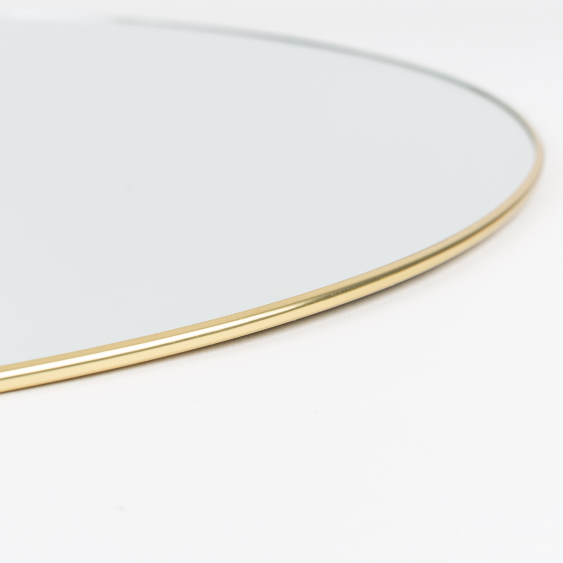 Espejo de pared redondo de metal dorado Orión Ø55cm