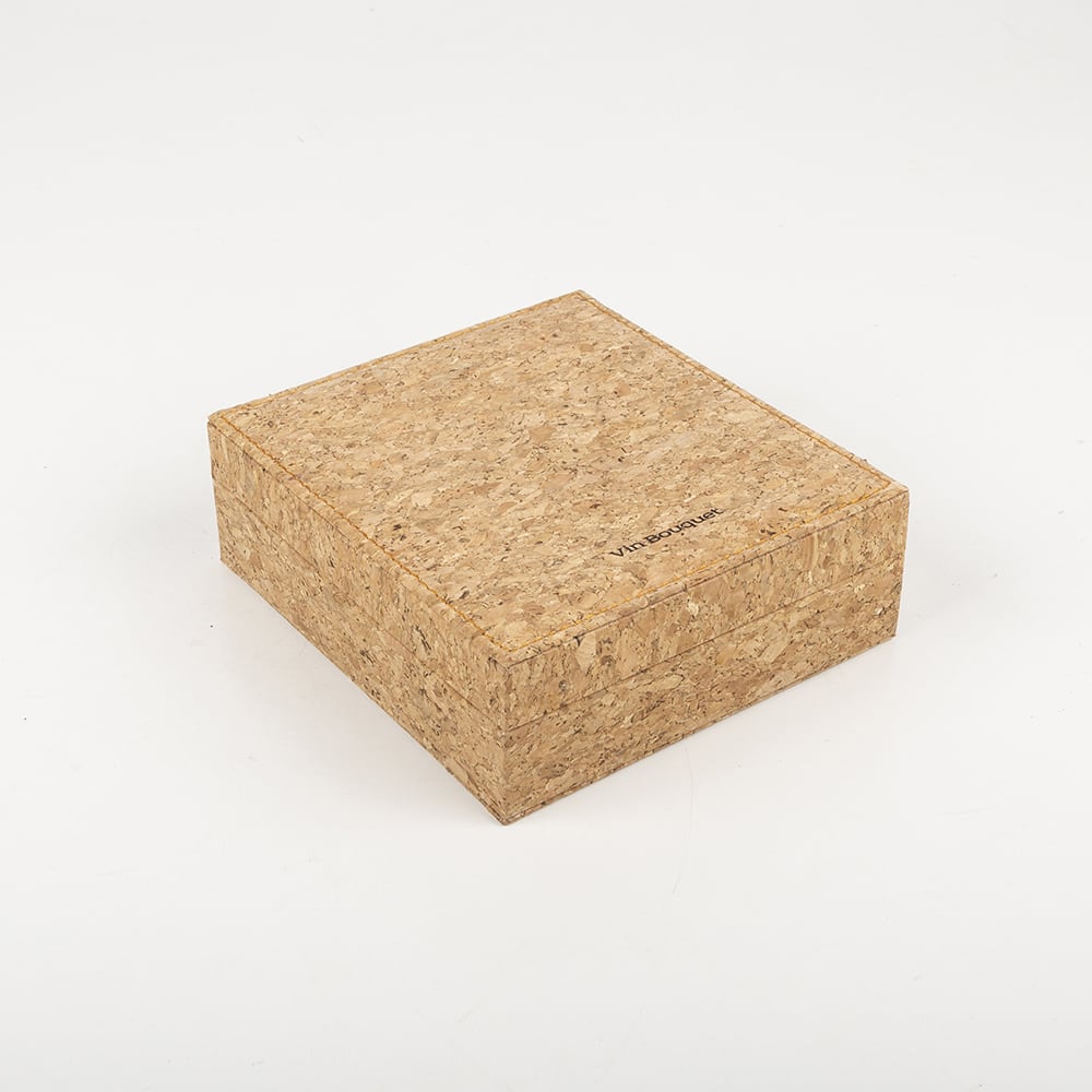 Set de corcho y 4 accesorios de vino