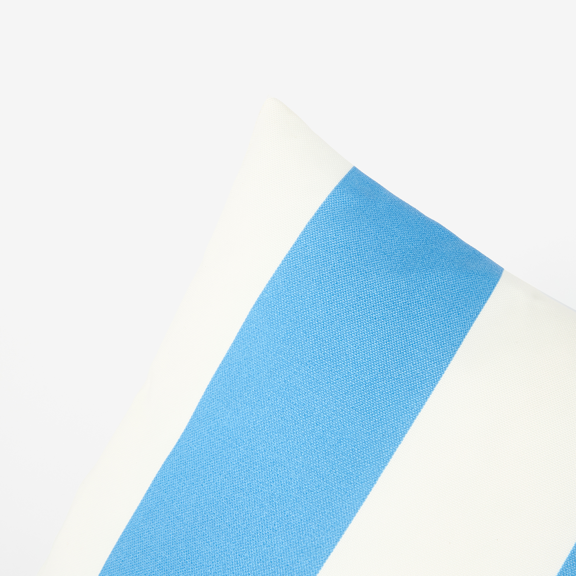 Coj&iacute;n de exterior rayas azules 45x45cm