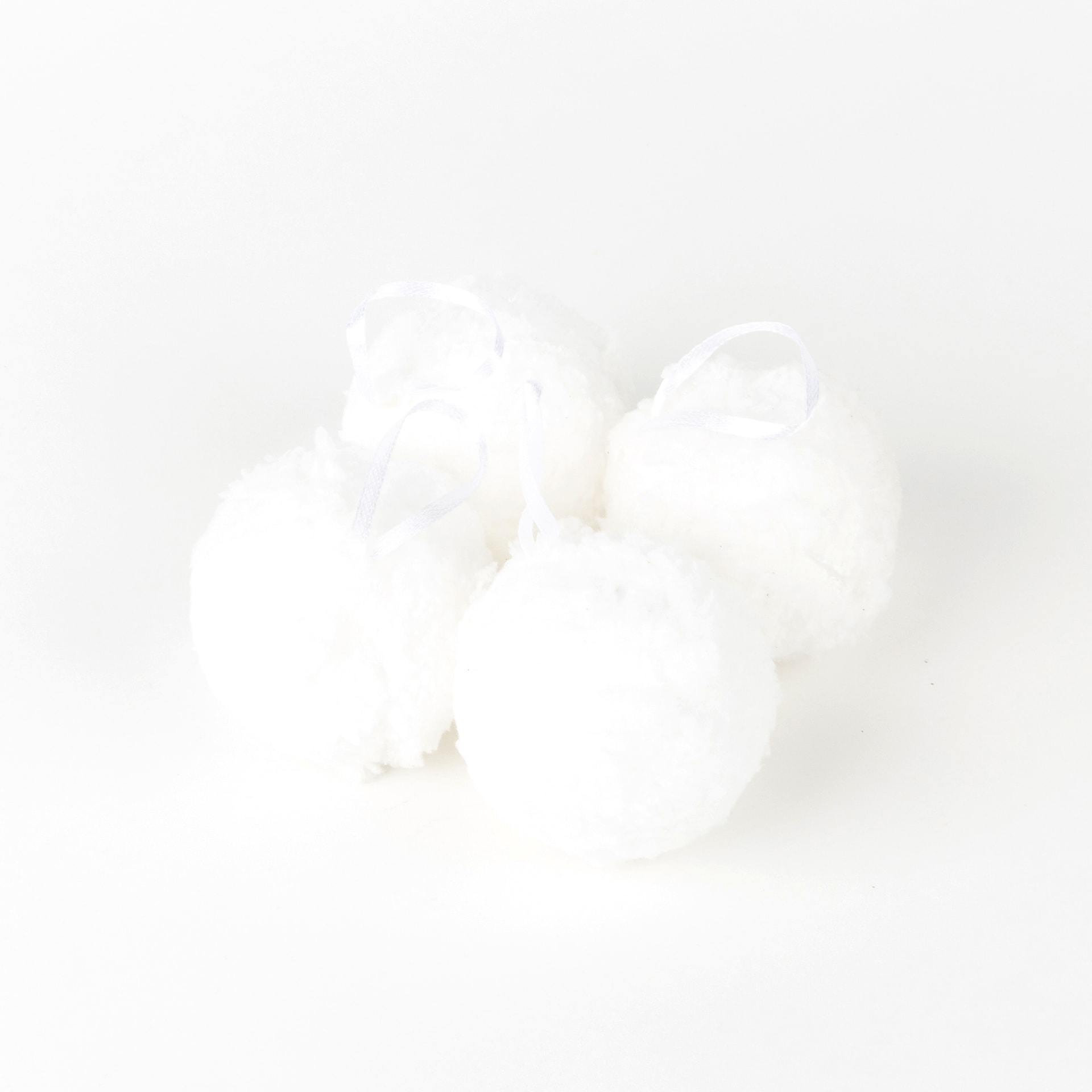 Set de 4 bolas decorativas de algod&oacute;n blancas &Oslash;6cm