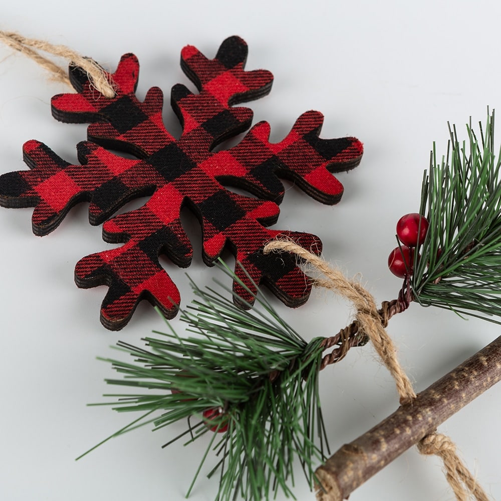 Adorno colgante de madera Copo de nieve con piñas 35cm