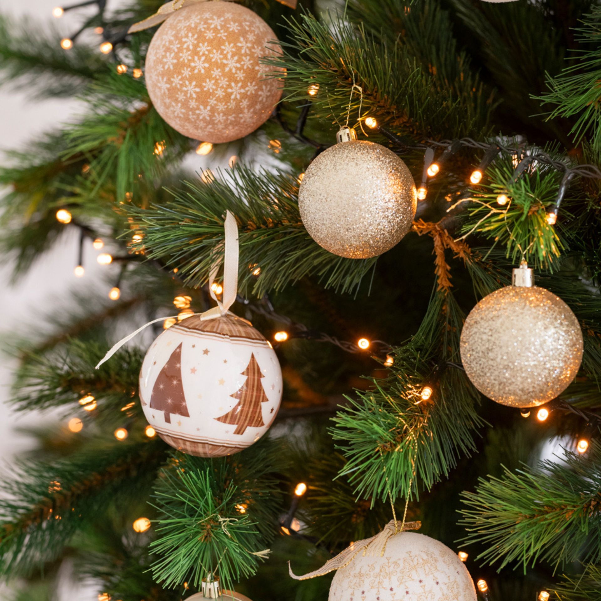 Árbol de Navidad Dorado