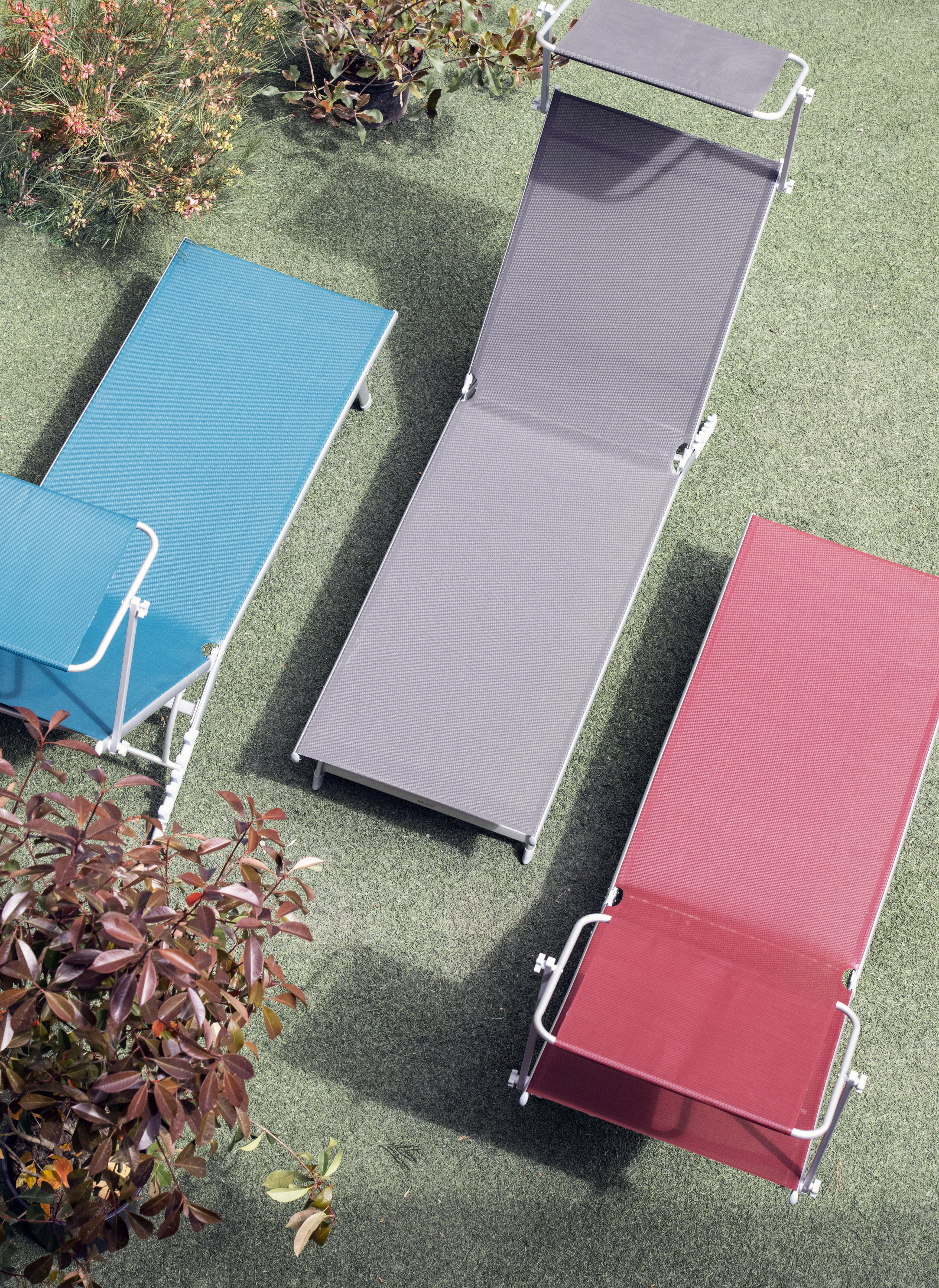 Tumbona con parasol burdeos Isiki 190x60x30cm