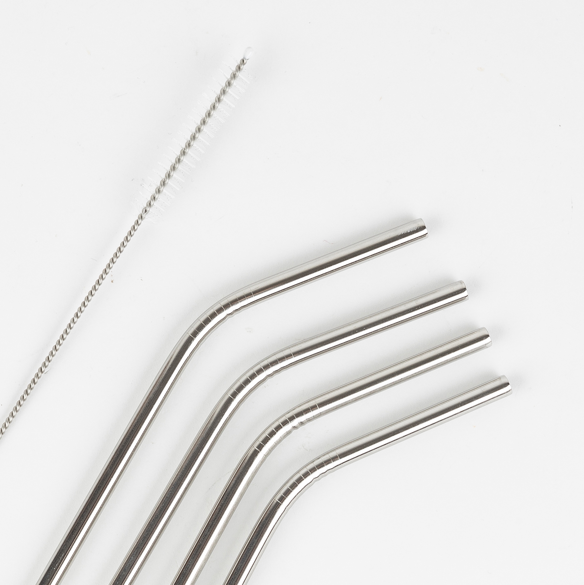 Set de 4 pajitas de acero inoxidable con cepillo