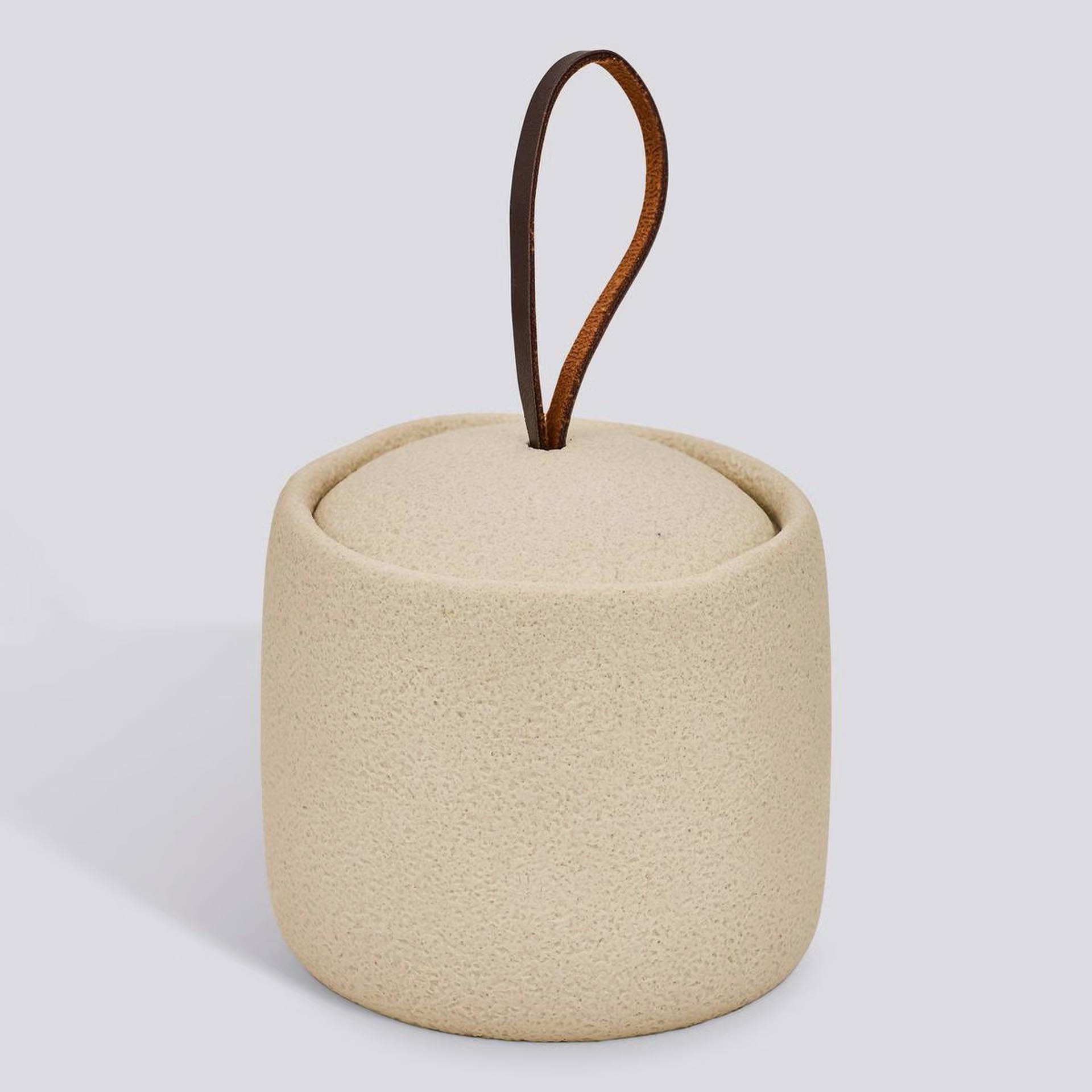 Bote con tapa Olen de resina beige &Oslash;9,4x10cm