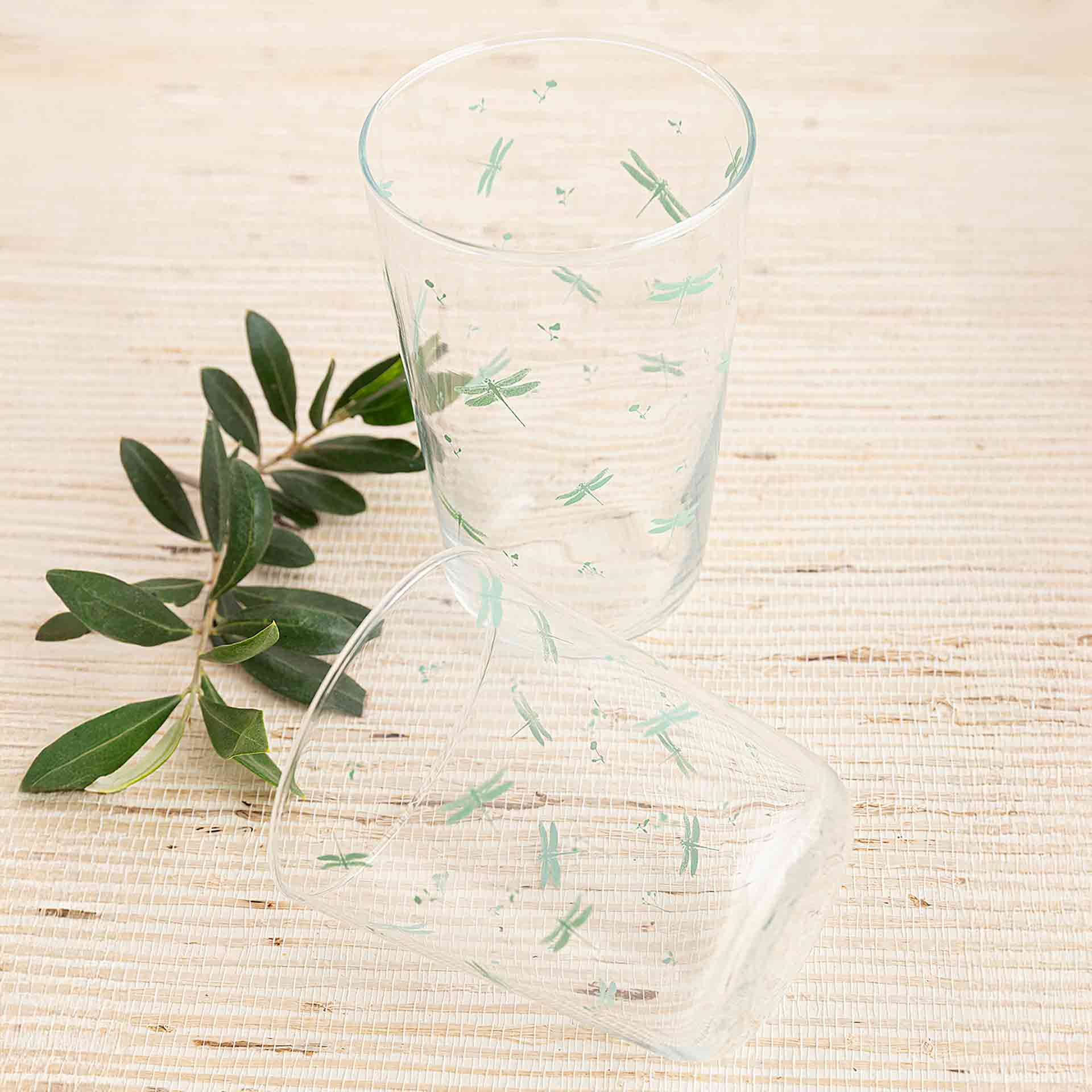 Vaso de vidrio transparente con flores rosas  Suede 31cl