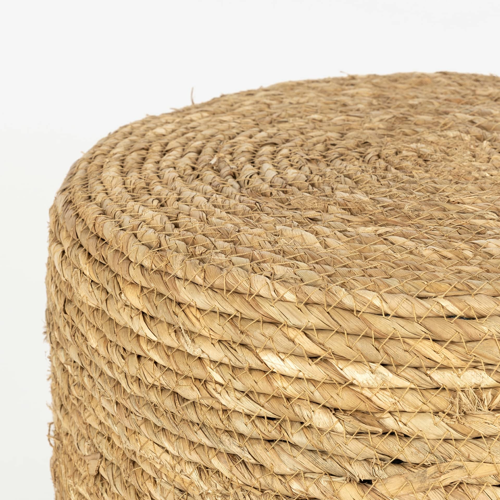 Puf de junco marr&oacute;n Adie &Oslash;34x42cm