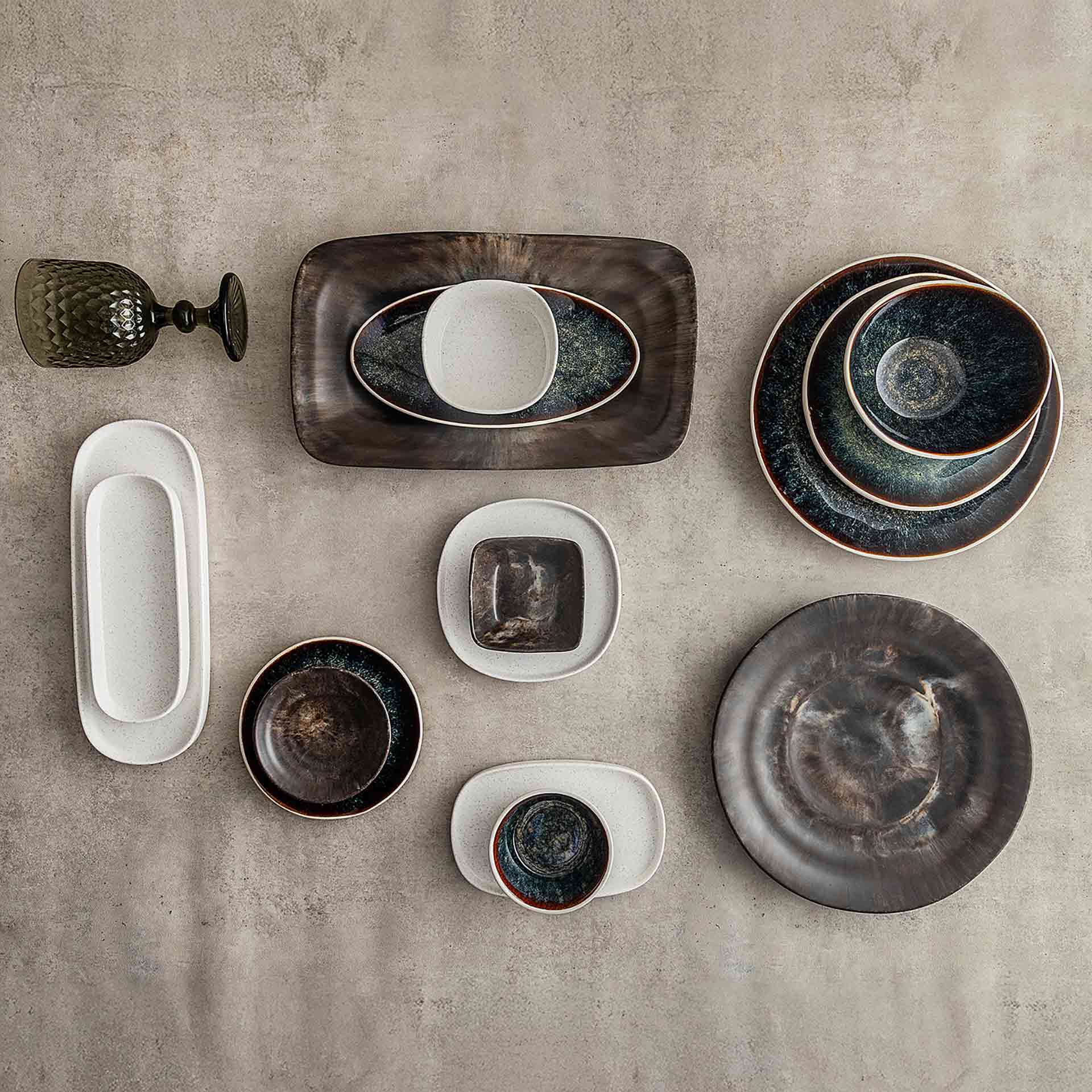 Bandeja moteada de cer&aacute;mica blanca Orizon &Oslash;18,5cm