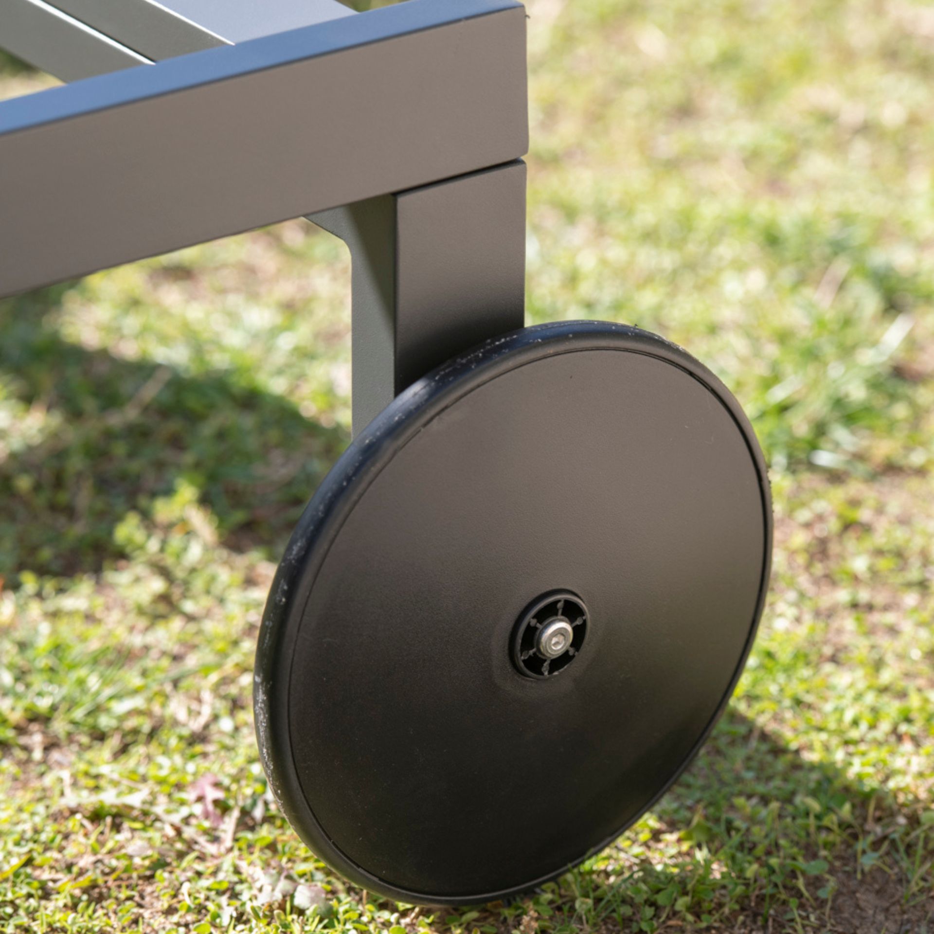 Tumbona reclinable de aluminio con ruedas gris 64x200x89cm