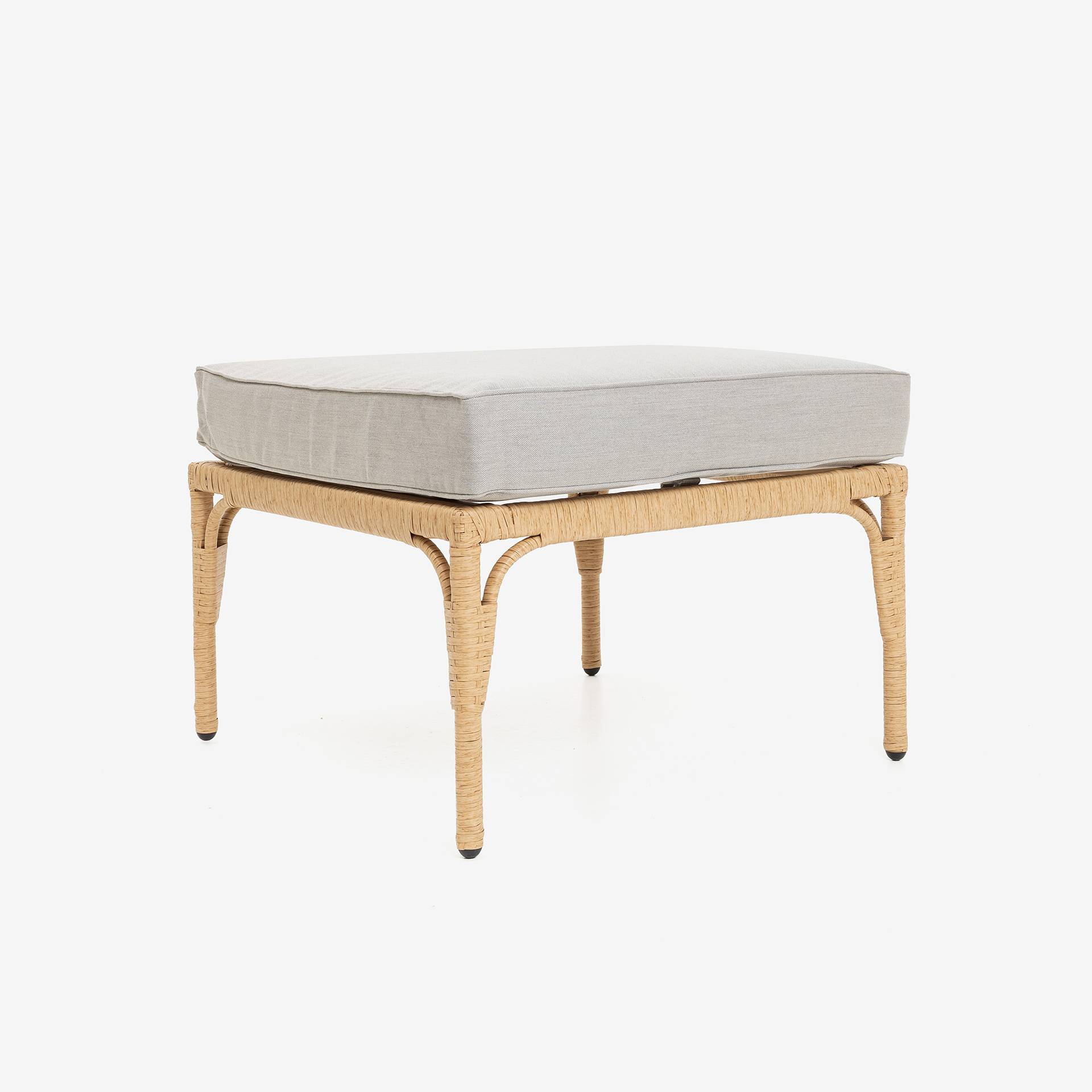 Sof&aacute; de jard&iacute;n chaise longue con puf de rat&aacute;n sint&eacute;tico Balos