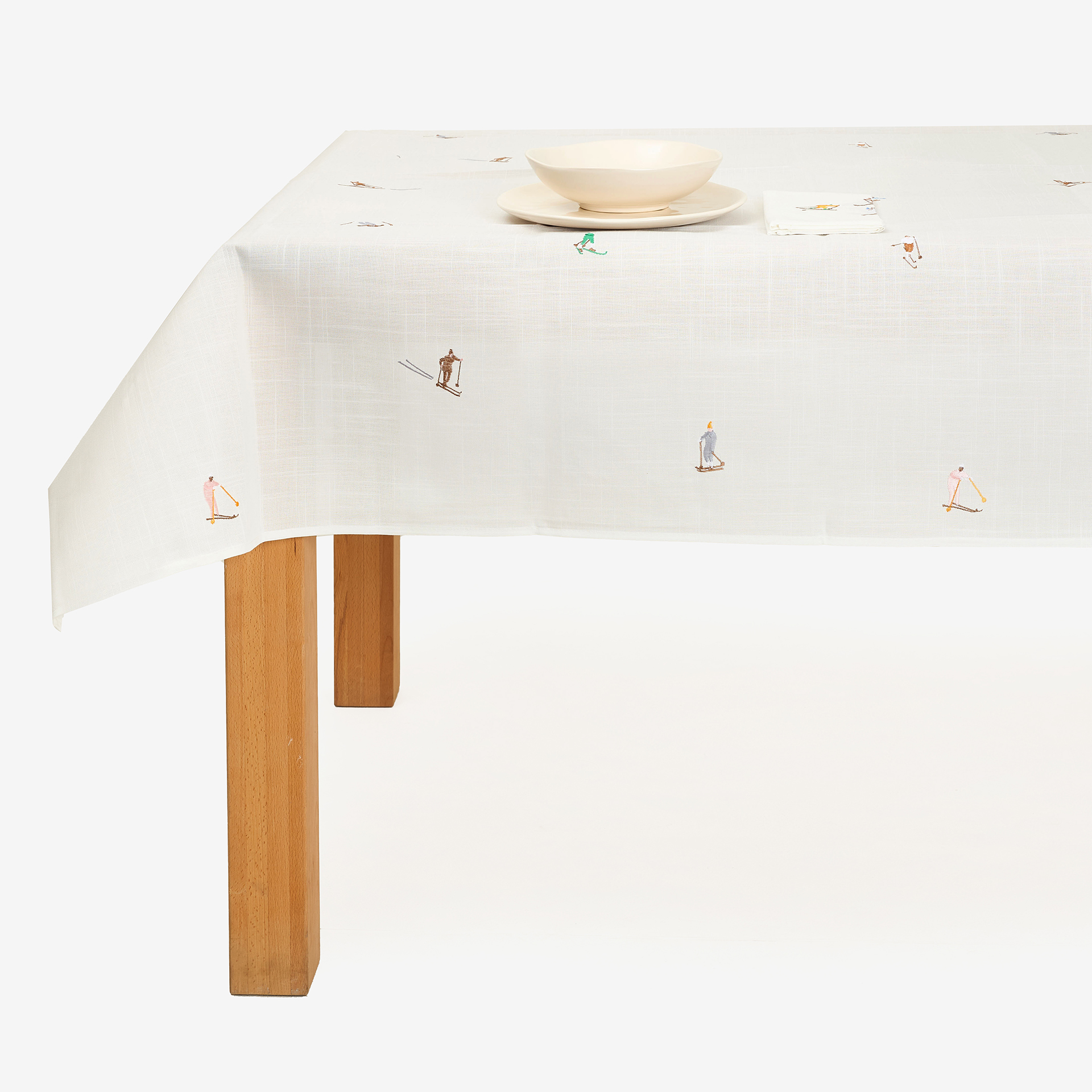 Mantel blanco bordado Esquiadores 150x300cm
