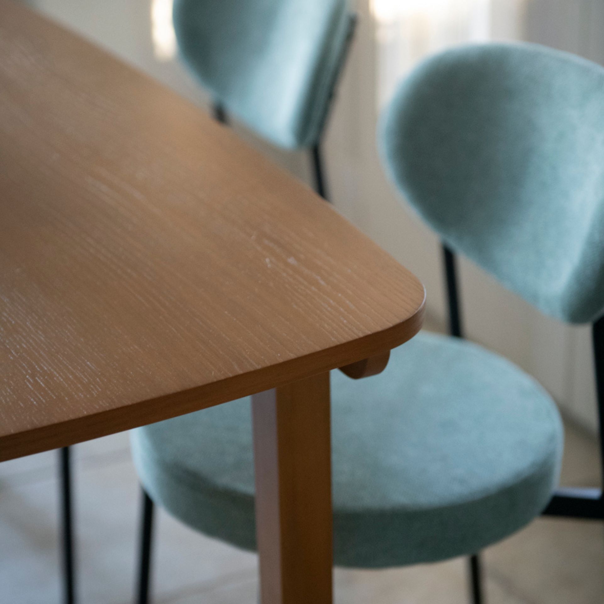 Mesa de comedor rectangular de madera chapada de roble Lyon 160x80x76cm