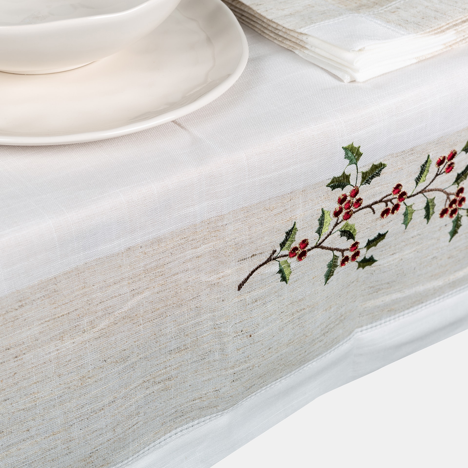 Mantel de Navidad blanco bordado Mu&eacute;rdago 150x300cm