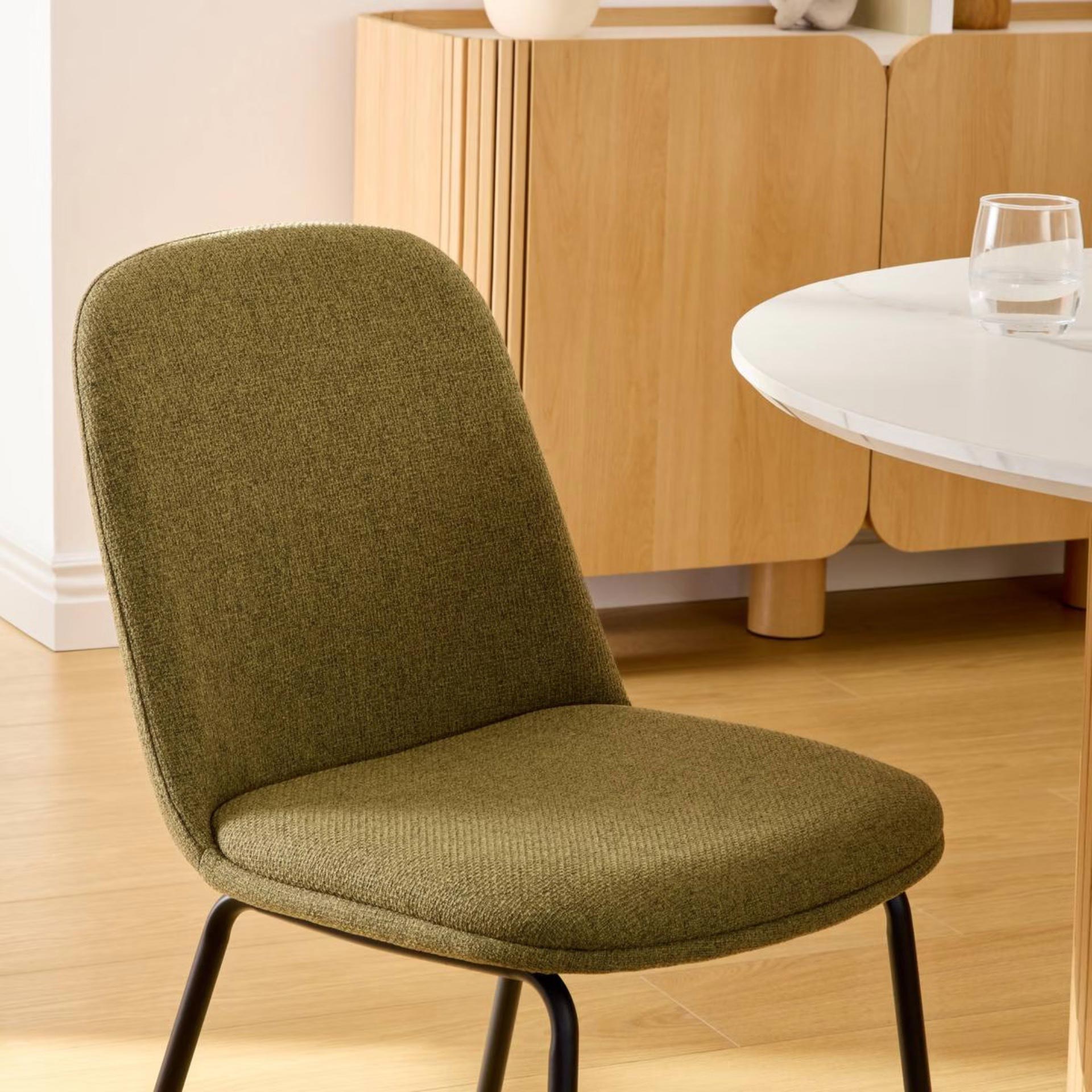 Silla de comedor cedro de tela Eron 