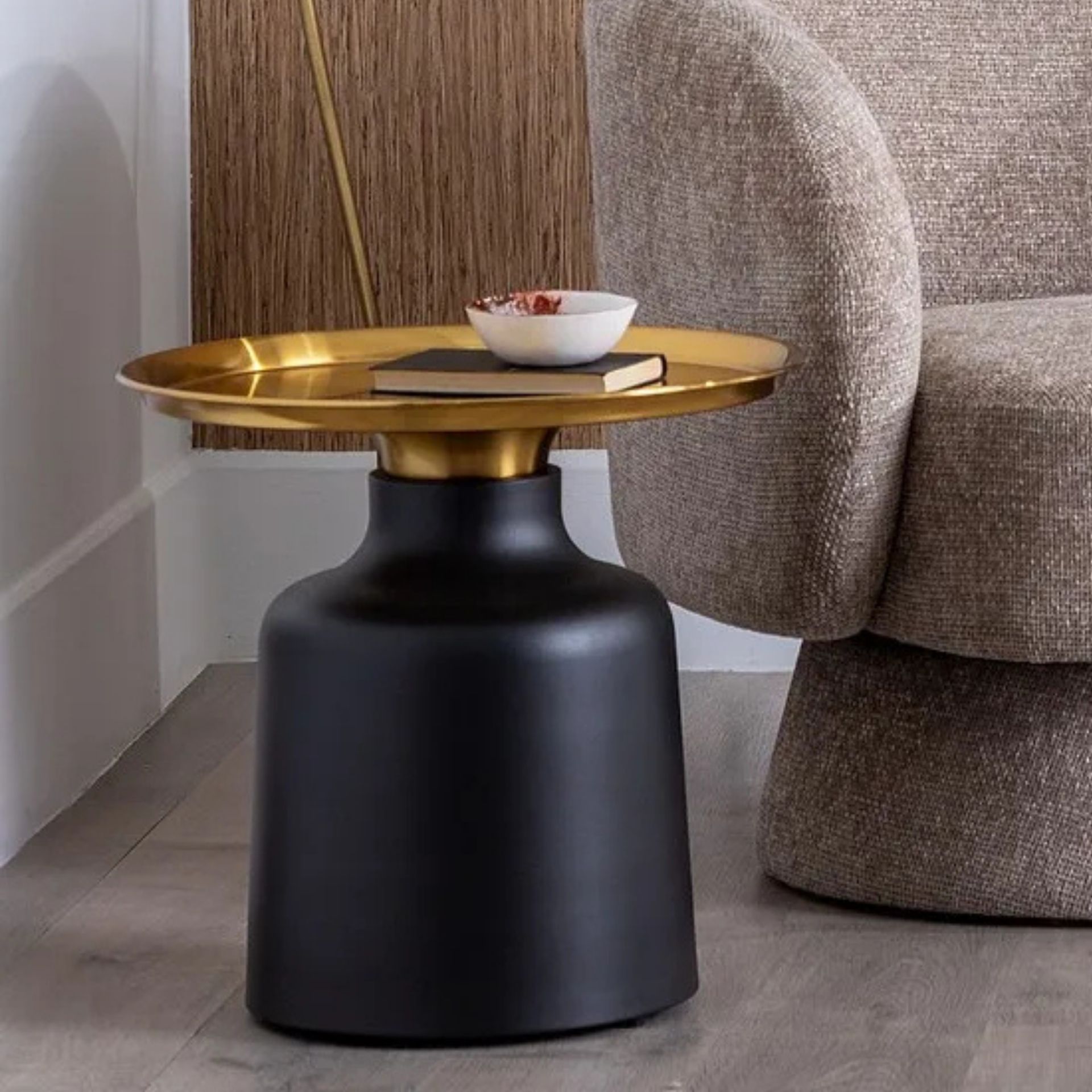 Mesa auxiliar de metal negra y dorada Ø50x47,50cm