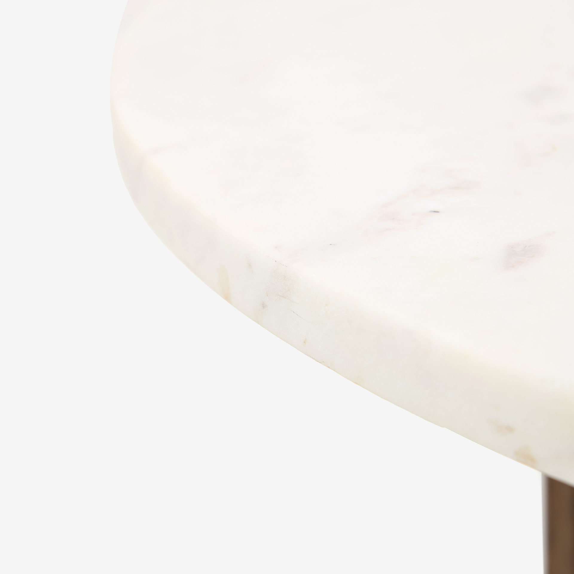 Mesa auxiliar de m&aacute;rmol blanco Cribs &Oslash;60x50 Clau&Chloe