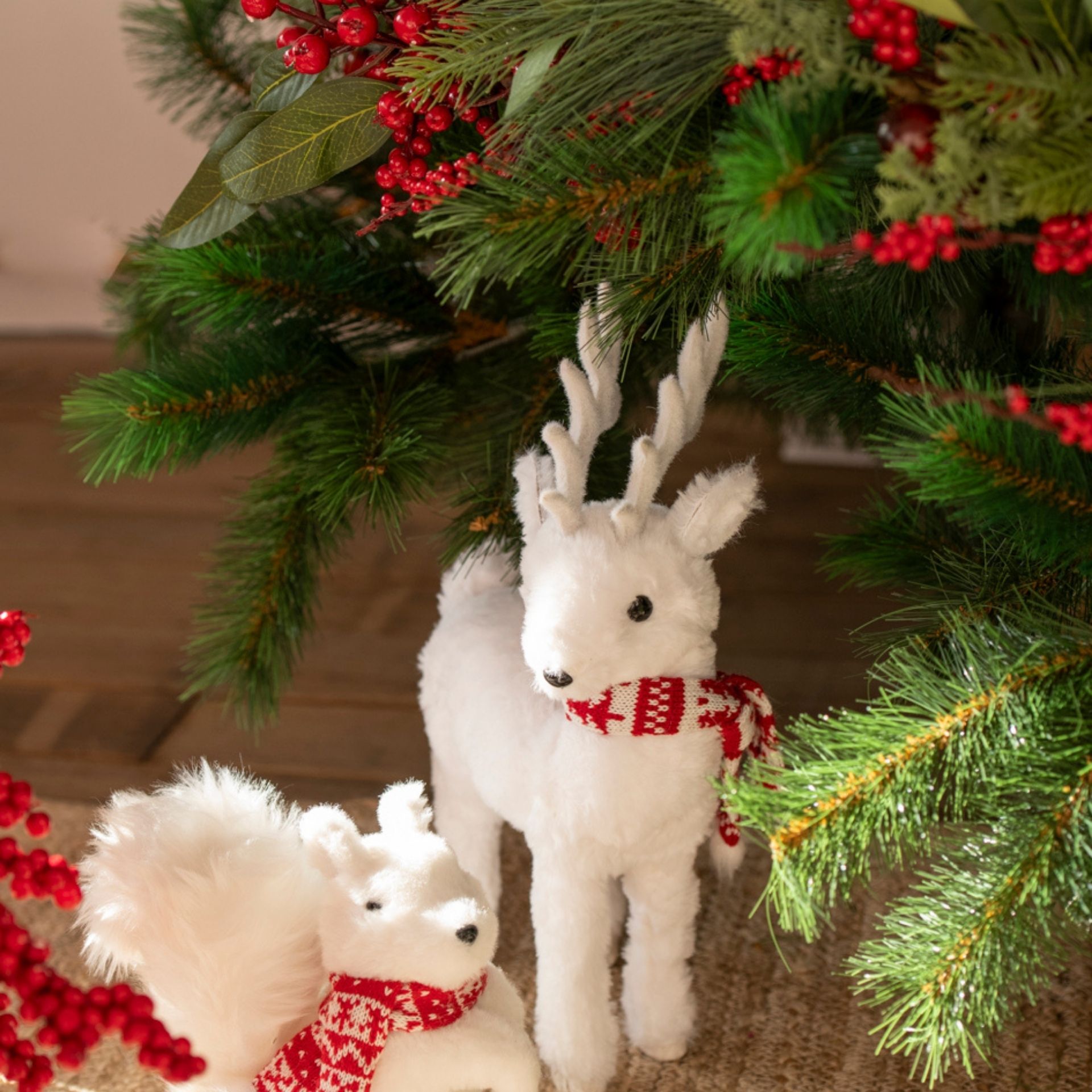 Figura decorativa Ciervo con bufanda 21x10x37cm