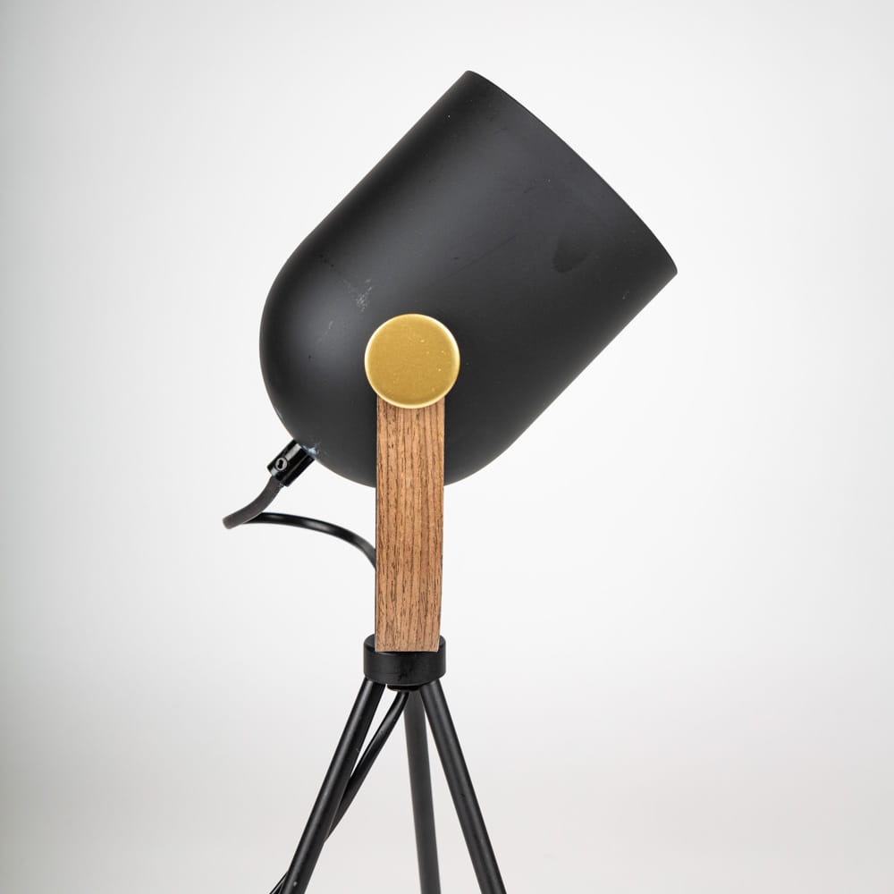 Lámpara de mesa trípode negra de metal