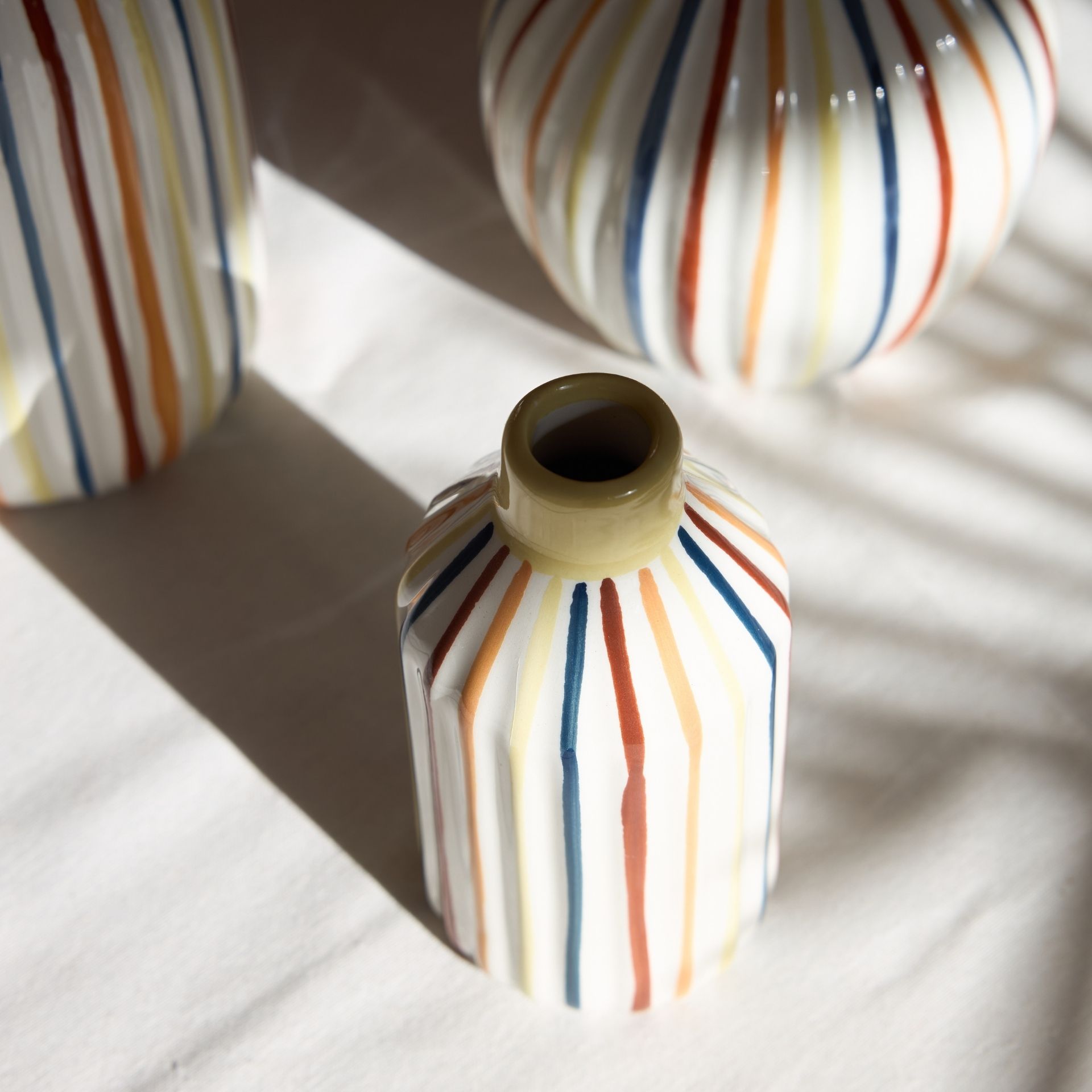 Jarr&oacute;n de cer&aacute;mica rayas multicolor Tibor &Oslash;7x15cm