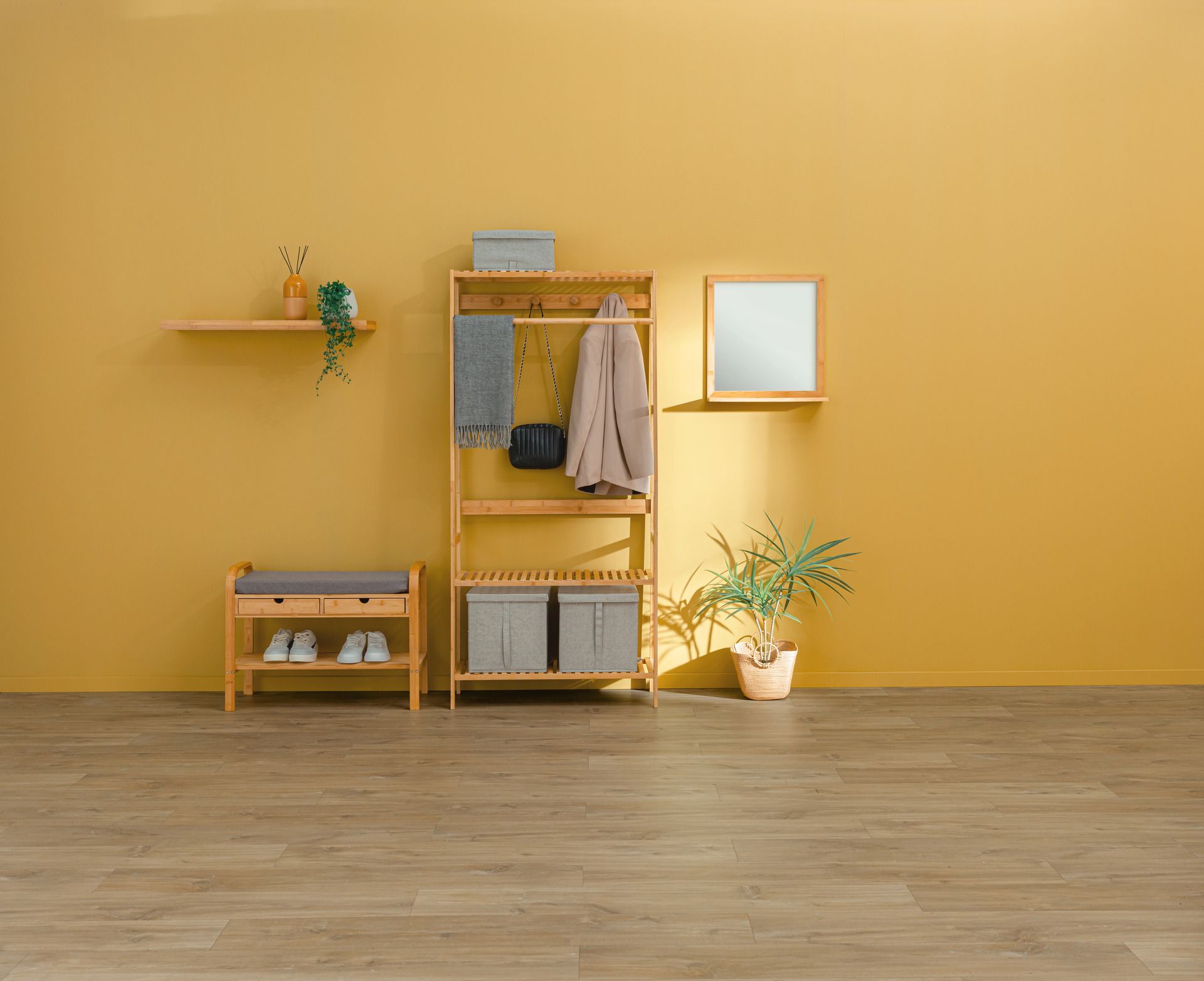 Banco con zapatero de bamb&uacute; Riley 74x34x55cm