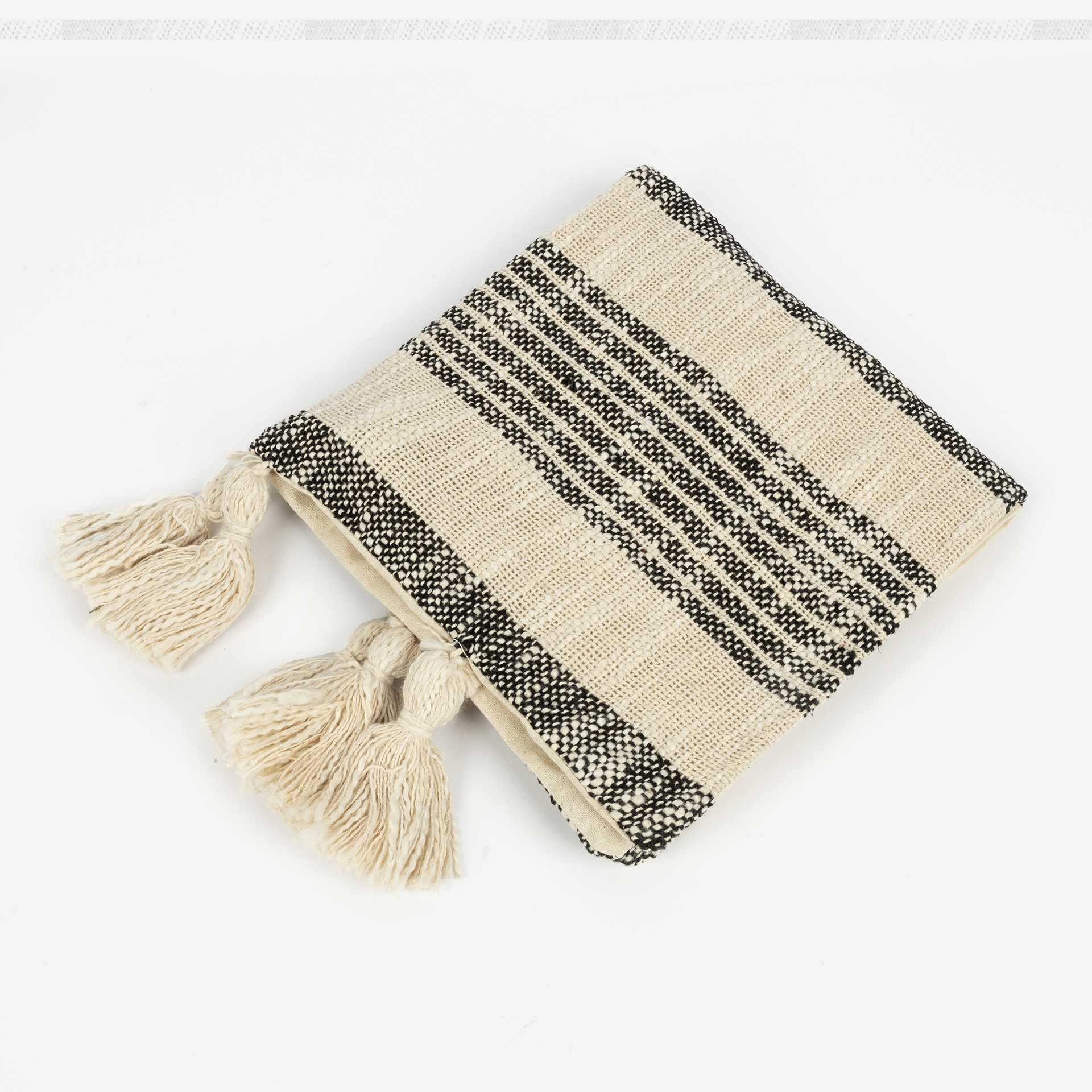 Funda de coj&iacute;n gris con flecos Mita 45x45cm