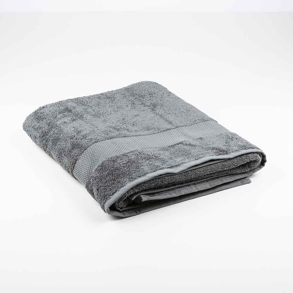 Toalla de ducha de algodón gris oscuro Vic 70x140cm - 500 gr/m²