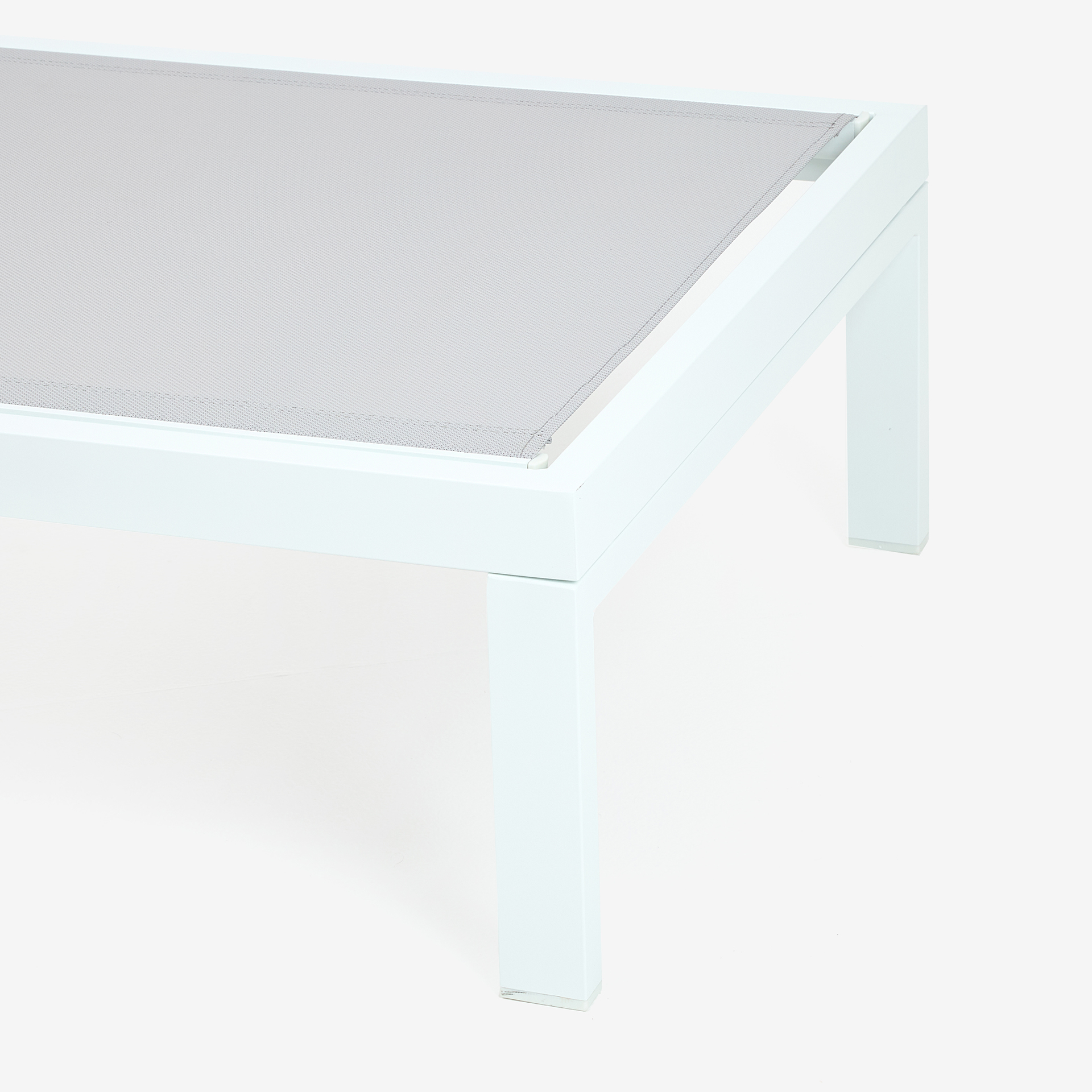 Tumbona reclinable de aluminio con ruedas blanca 64x200x89cm