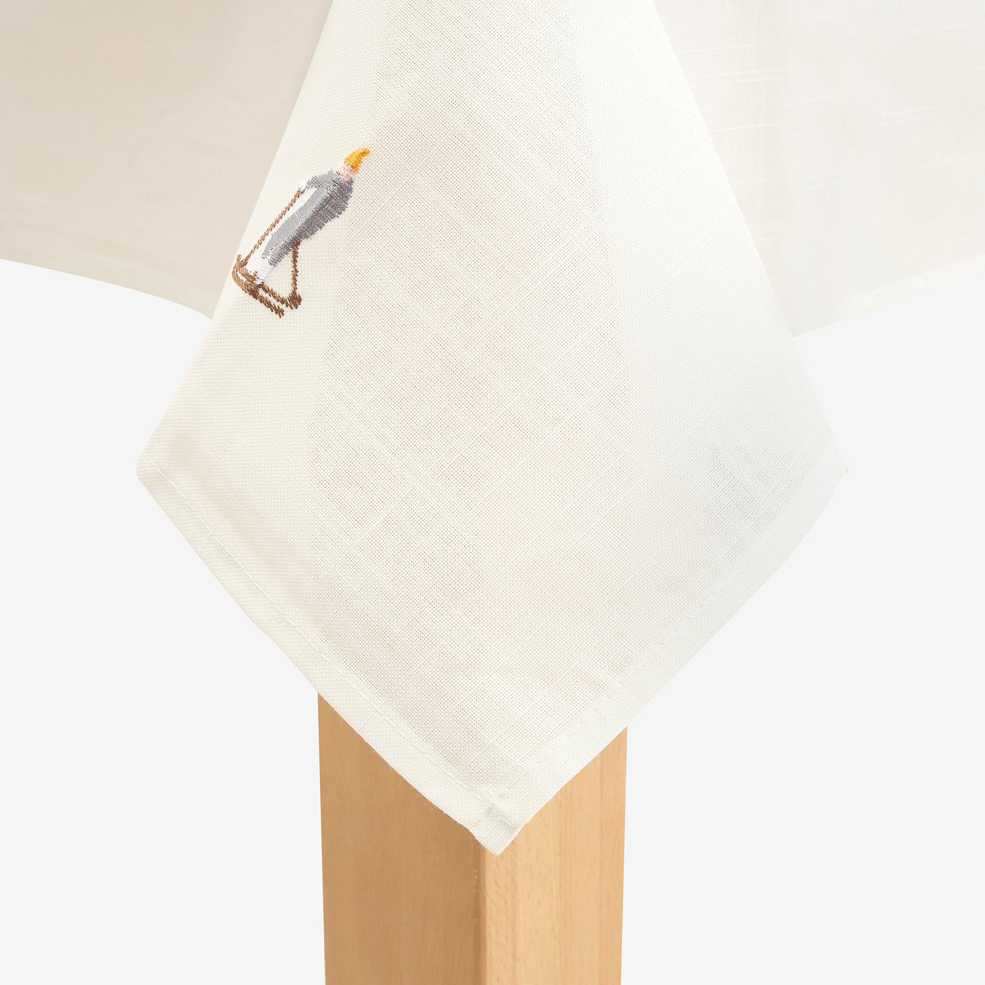 Mantel blanco bordado Esquiadores 150x300cm