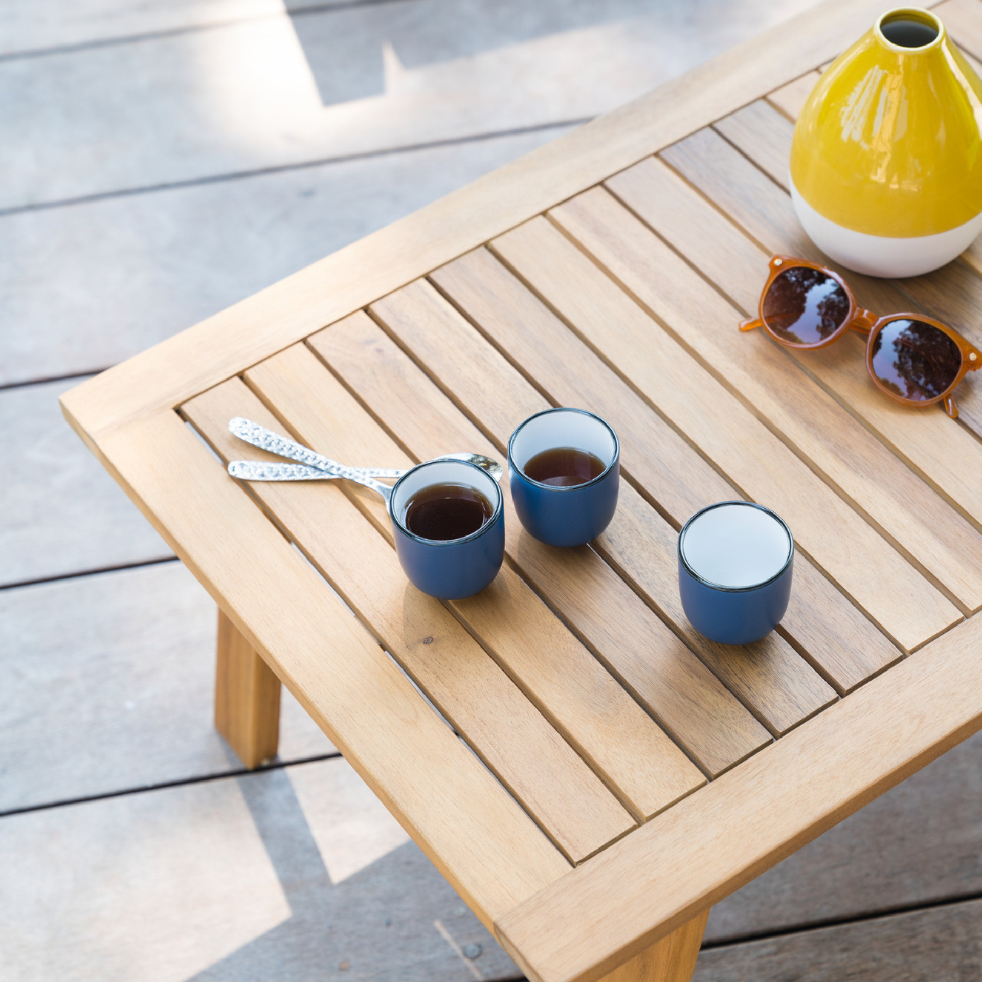 Set de jardín de 4 piezas de madera de acacia Mykonos