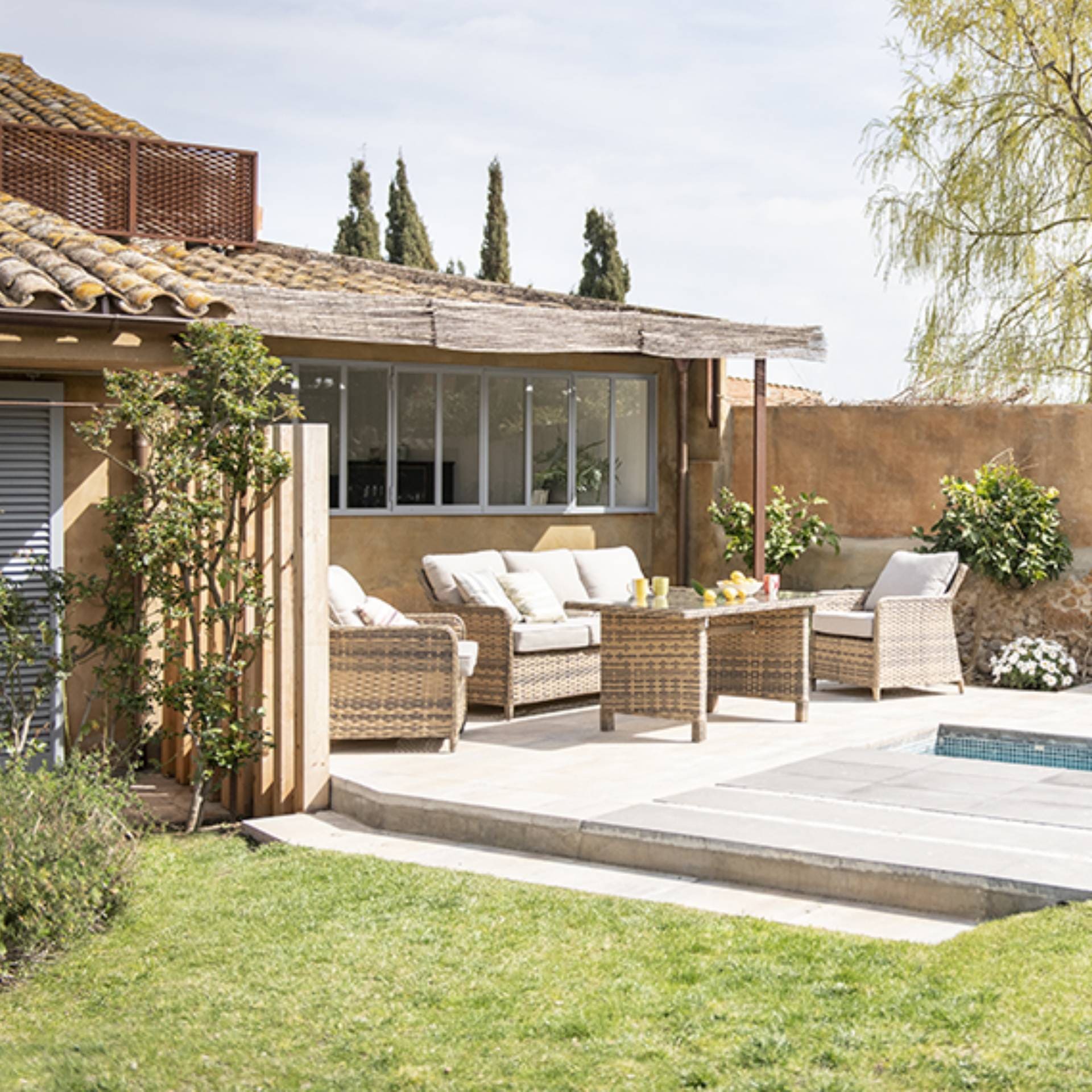 Conjunto de sofá de jardín de 4 piezas de ratán Lanai Casa Viva