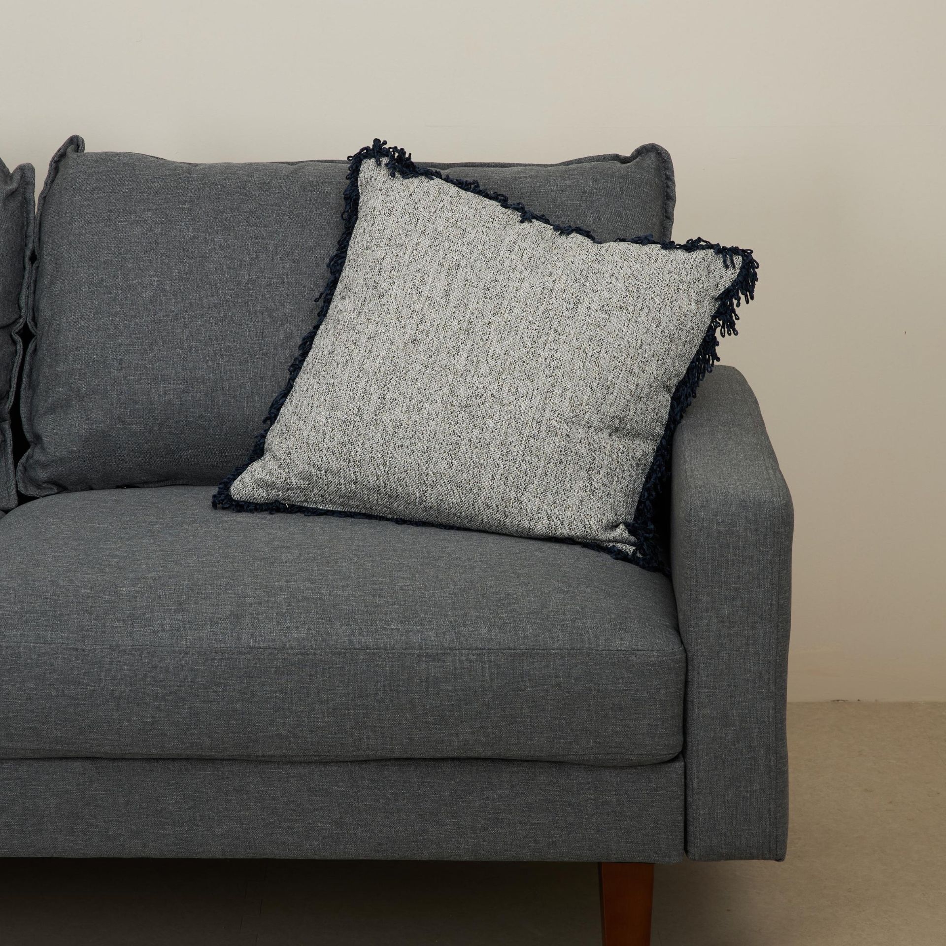 Coj&iacute;n de algod&oacute;n reciclado tinta Alice 50x50cm Clau&Chloe