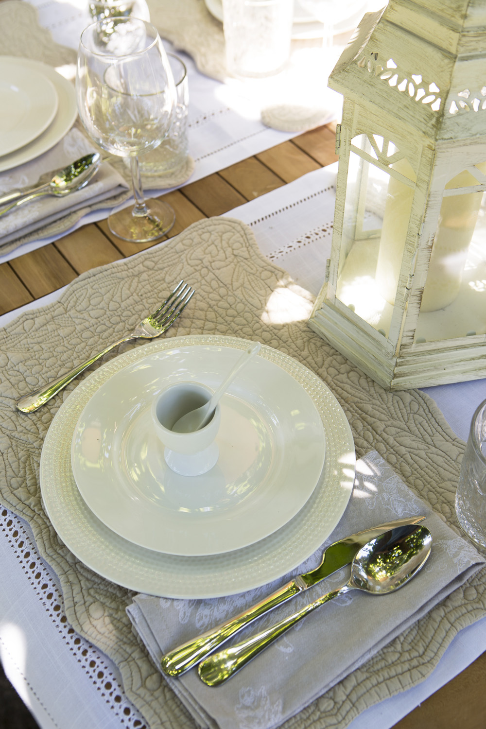 Set de 4 hueveras de porcelana