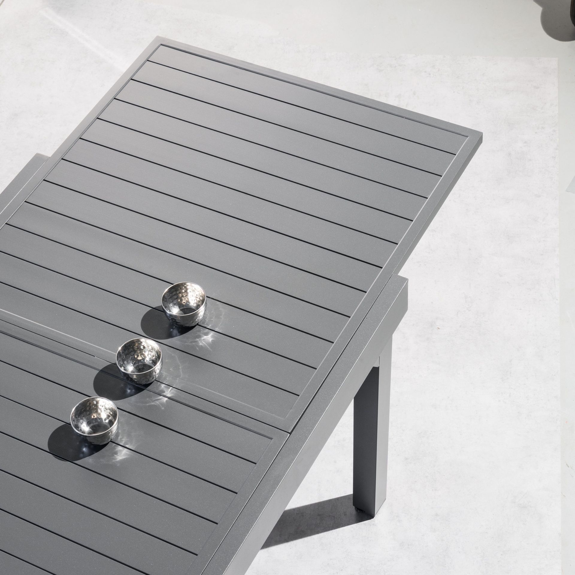 Mesa de jard&iacute;n extensible de aluminio gris oscuro Paros 90/180x90x75cm
