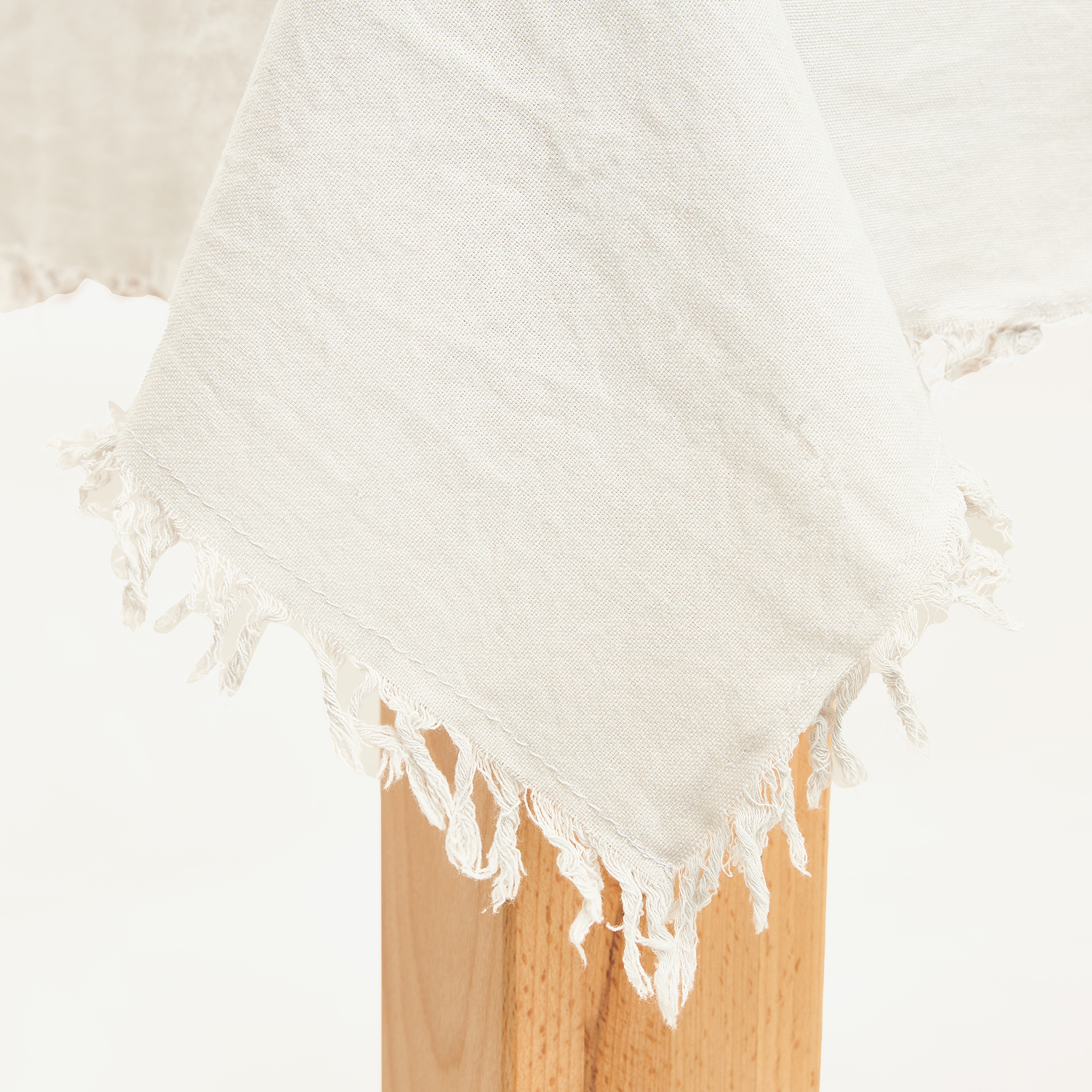 Mantel de algodón gris Flecos 140x140cm