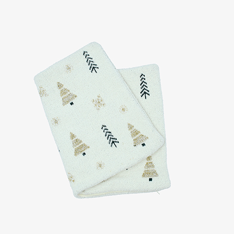 Funda de coj&iacute;n blanca con &aacute;rboles de Navidad Snowy 50x35cm