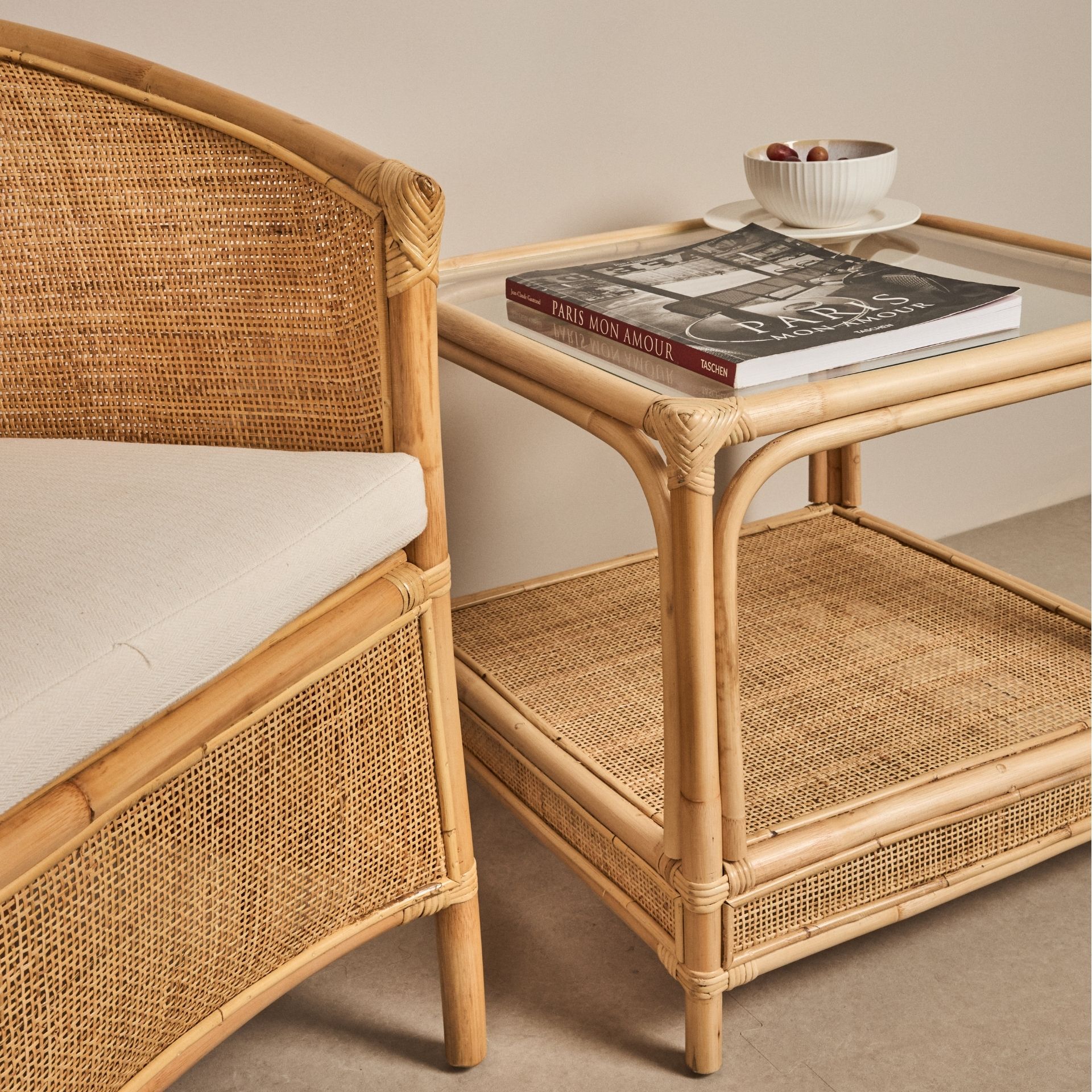 Mesa auxiliar de ratán y cristal Corvo 55x55x50cm