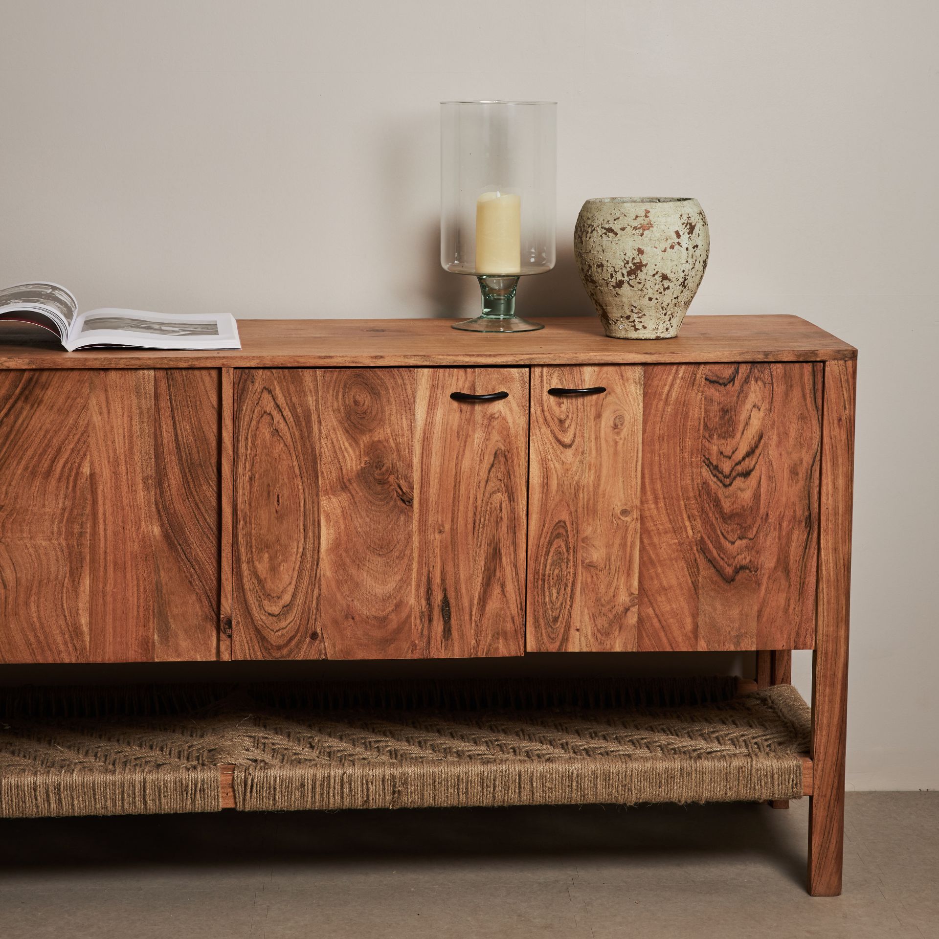 Aparador de madera de acacia con estante Bolt 180x45x80cm Clau&Chloe